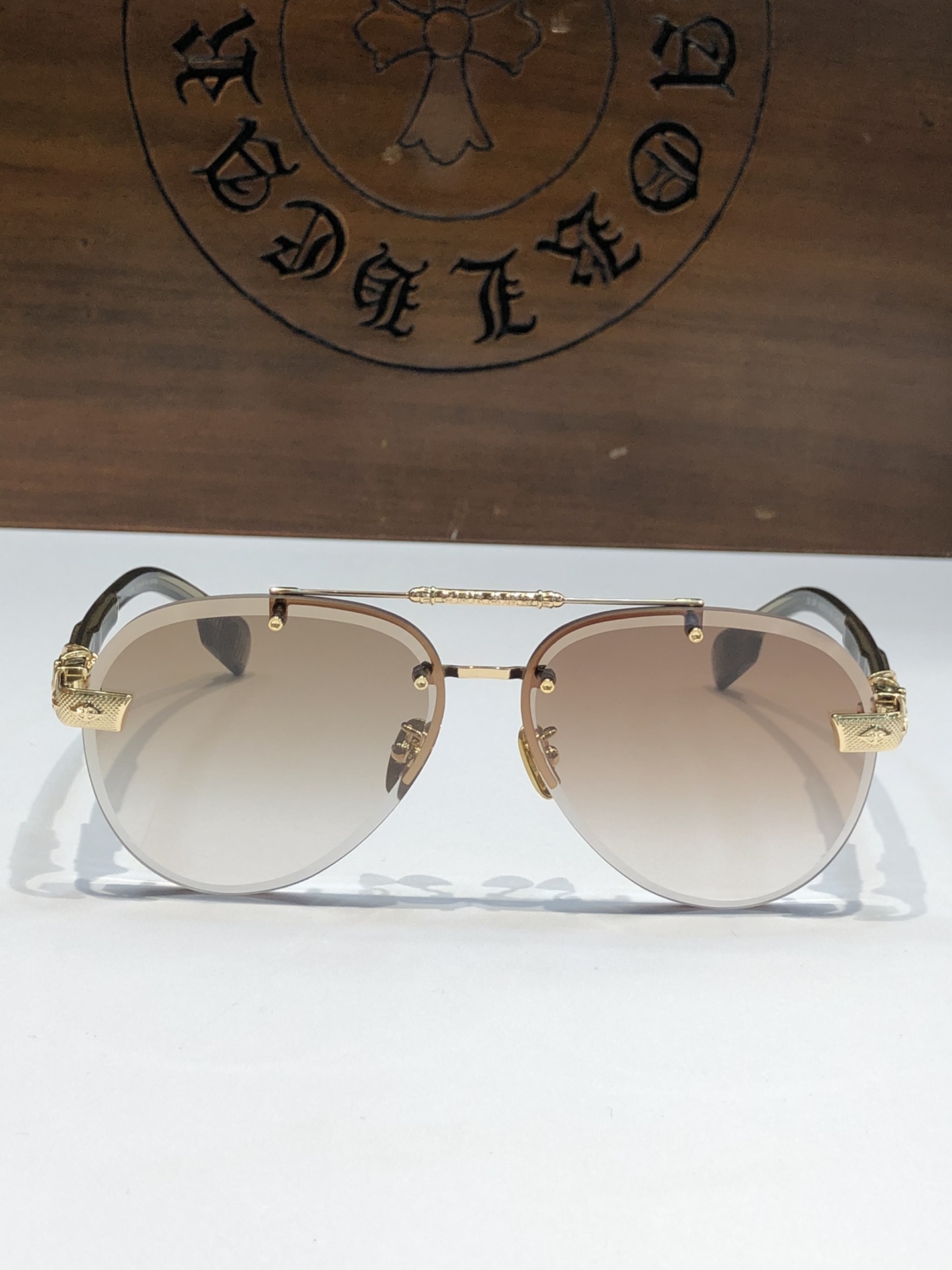  CHROME HEART🆕新款 
精品墨镜 工艺细节完美 加厚镜片质感无敌
CH8267 SIZE62