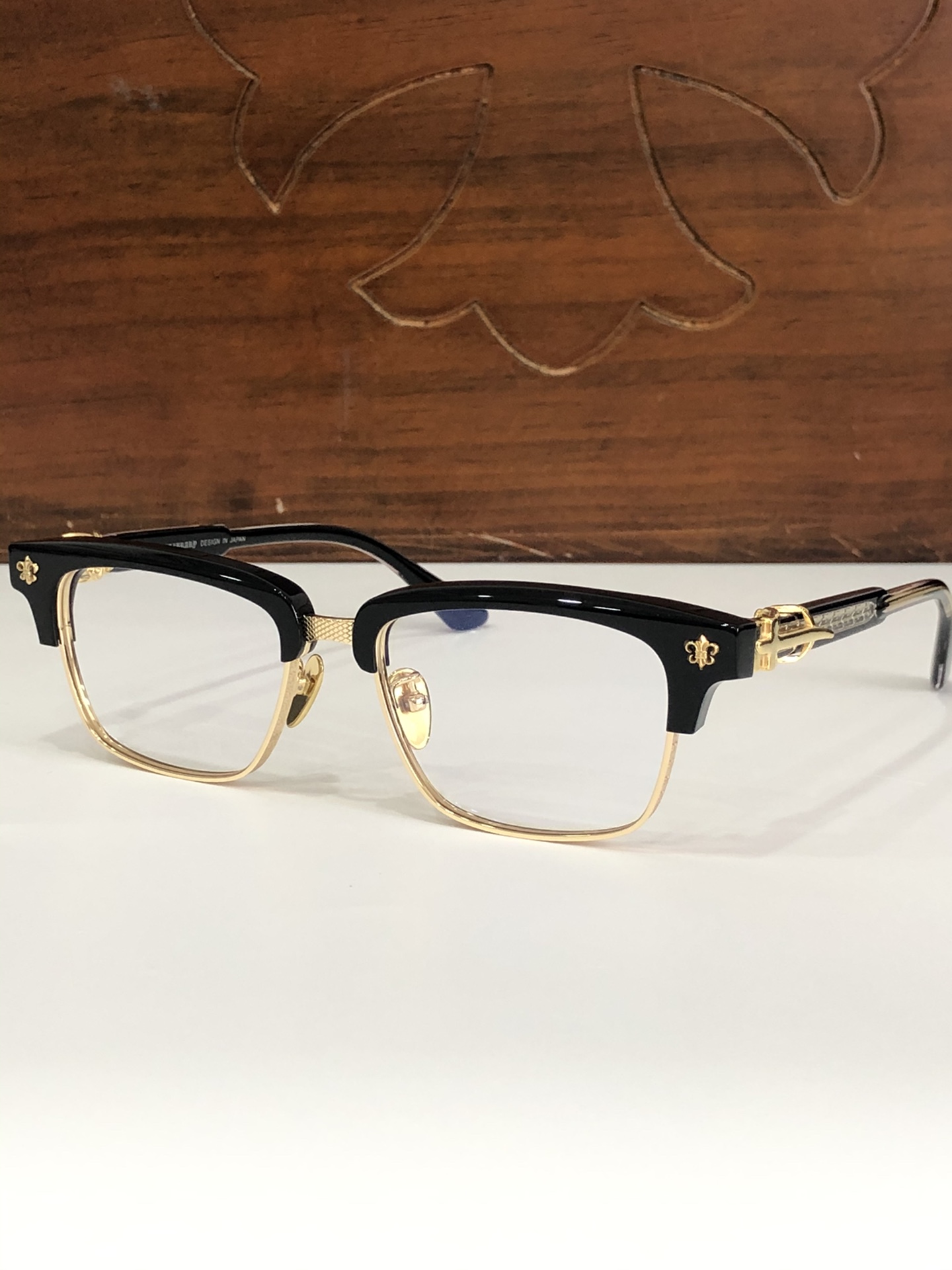  钛 重工新品眉架〰️CHROME HEART
立体切割工艺制作 质感满分
CH8206 SIZE54-