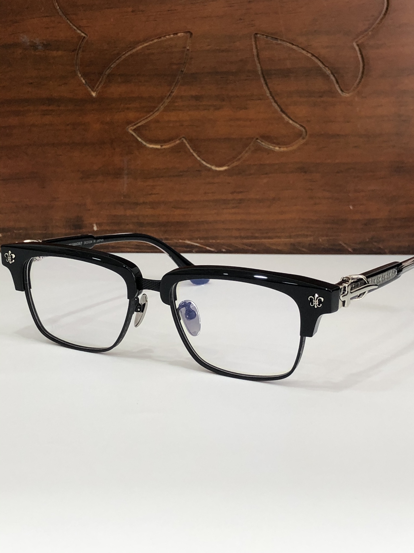  钛 重工新品眉架〰️CHROME HEART
立体切割工艺制作 质感满分
CH8206 SIZE54-