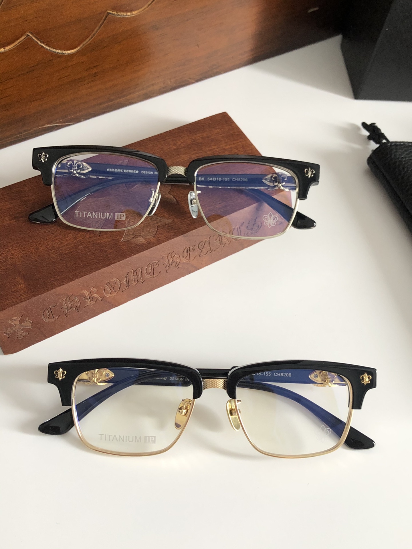  钛 重工新品眉架〰️CHROME HEART
立体切割工艺制作 质感满分
CH8206 SIZE54-