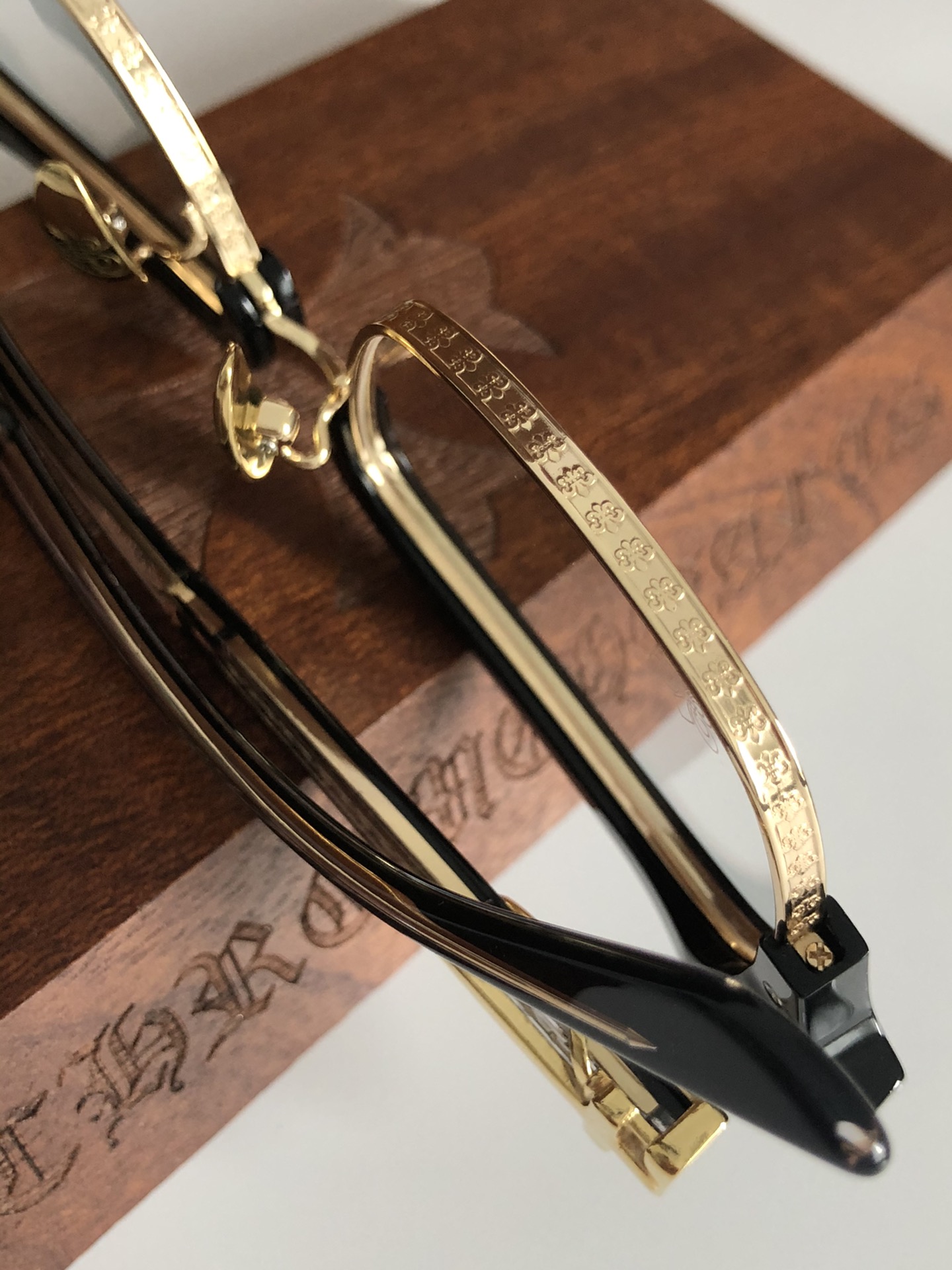  钛 重工新品眉架〰️CHROME HEART
立体切割工艺制作 质感满分
CH8206 SIZE54-