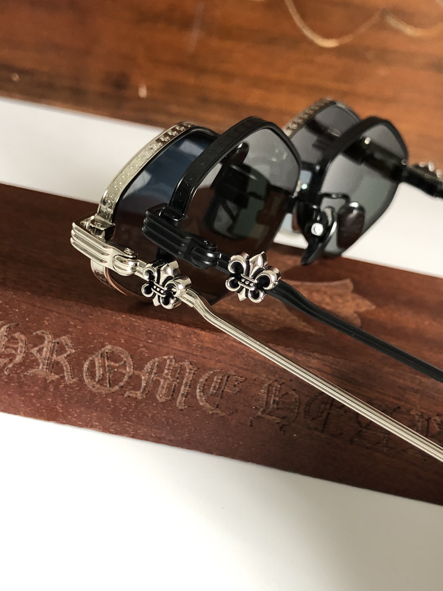  超赞👍🏿新款太阳镜🕶️ CHROME HEART
立体雕刻图案➕多边框设计
绝佳时尚单品推荐！CH82