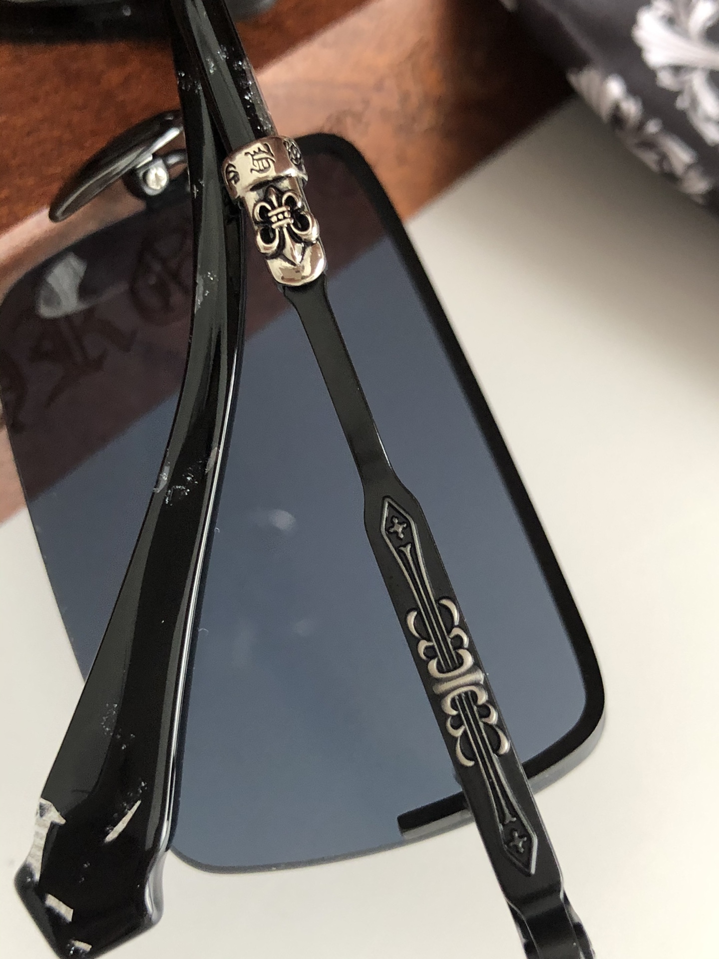  新款CHROME HEART 
欧美风 无边框禁欲清冷气质
高版 日本IP电镀光泽细腻有质感
CH82
