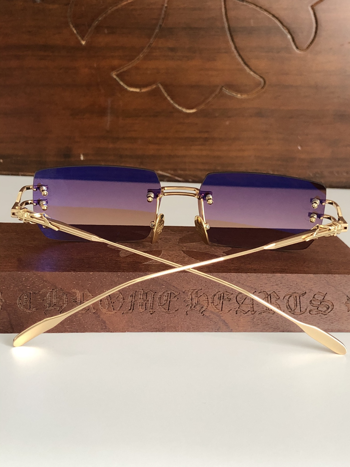  新款〰️重磅推出全新定制 CHROME HEART
3.0加厚高清內镀蓝膜镜片 质感满满
LORDIE