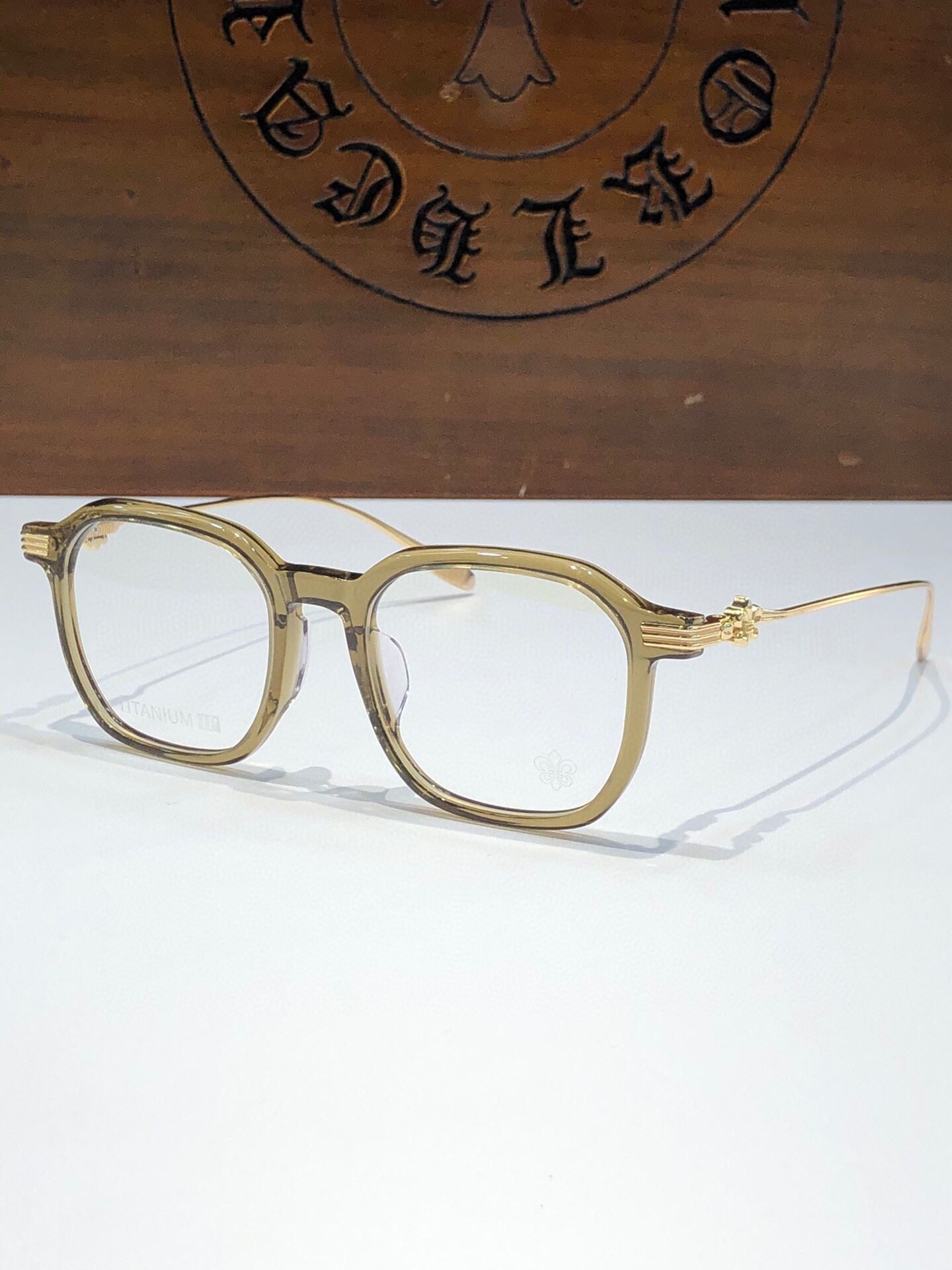  🆕亚洲版！增高鼻托设计！简约大气方框型
搭配纯钛镜腿 百搭又舒适 进口板材颜色超美
CH8254 SI
