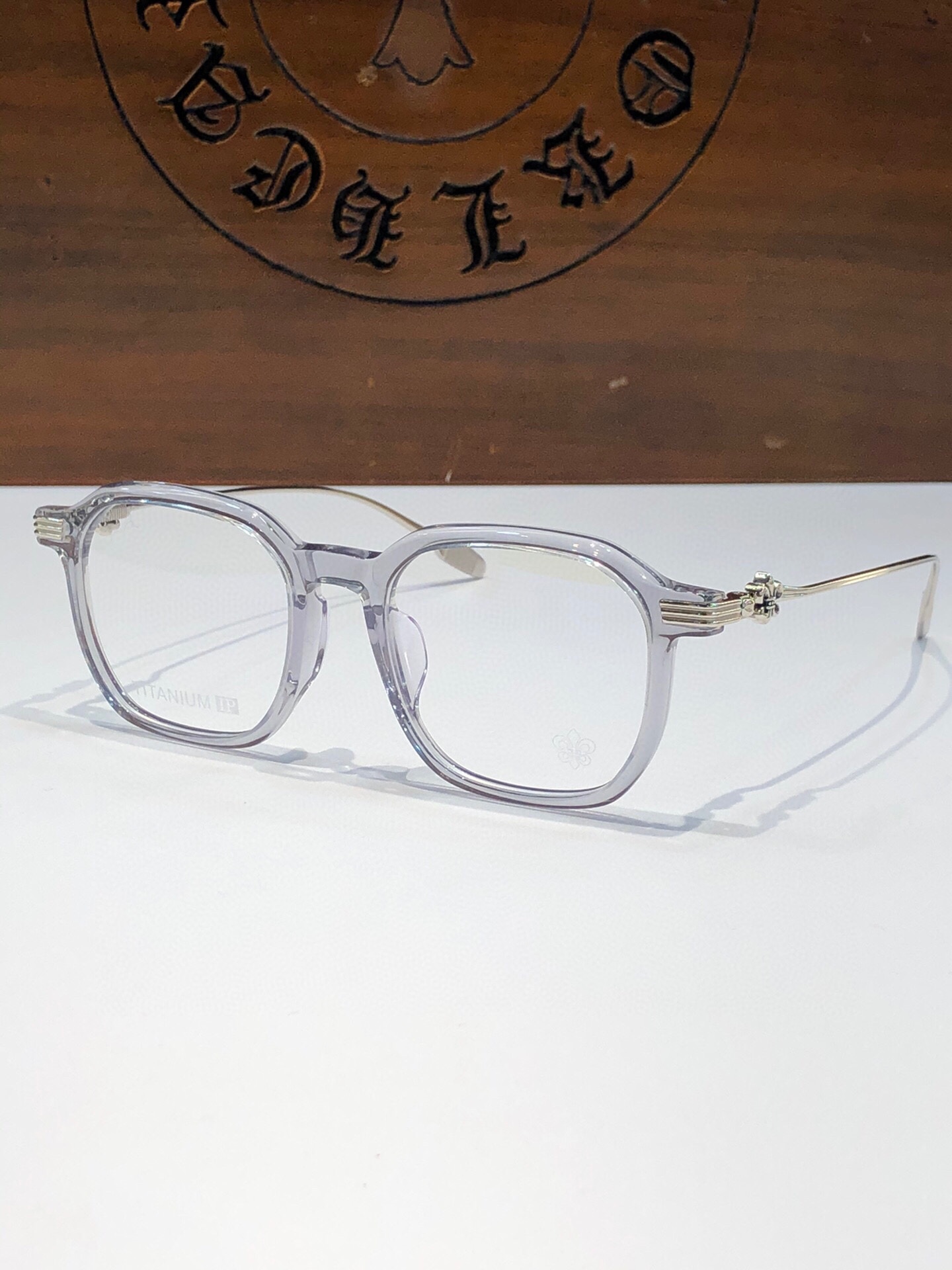  🆕亚洲版！增高鼻托设计！简约大气方框型
搭配纯钛镜腿 百搭又舒适 进口板材颜色超美
CH8254 SI