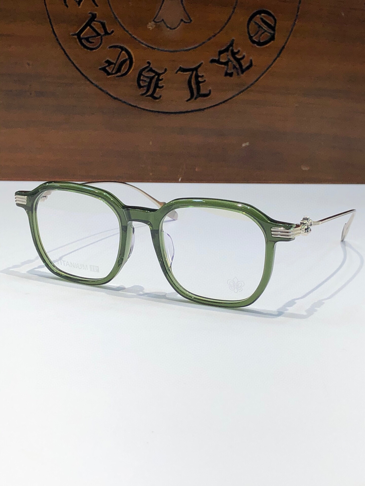  🆕亚洲版！增高鼻托设计！简约大气方框型
搭配纯钛镜腿 百搭又舒适 进口板材颜色超美
CH8254 SI