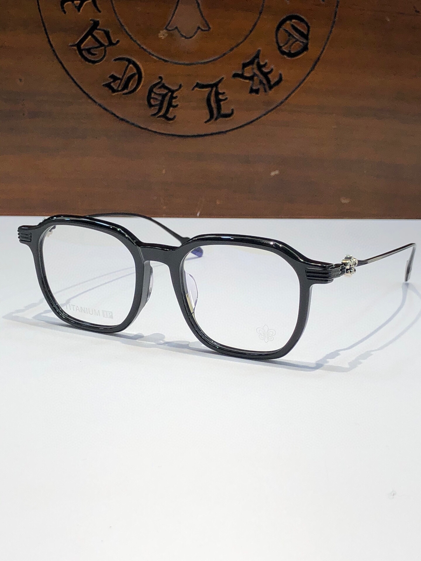  🆕亚洲版！增高鼻托设计！简约大气方框型
搭配纯钛镜腿 百搭又舒适 进口板材颜色超美
CH8254 SI