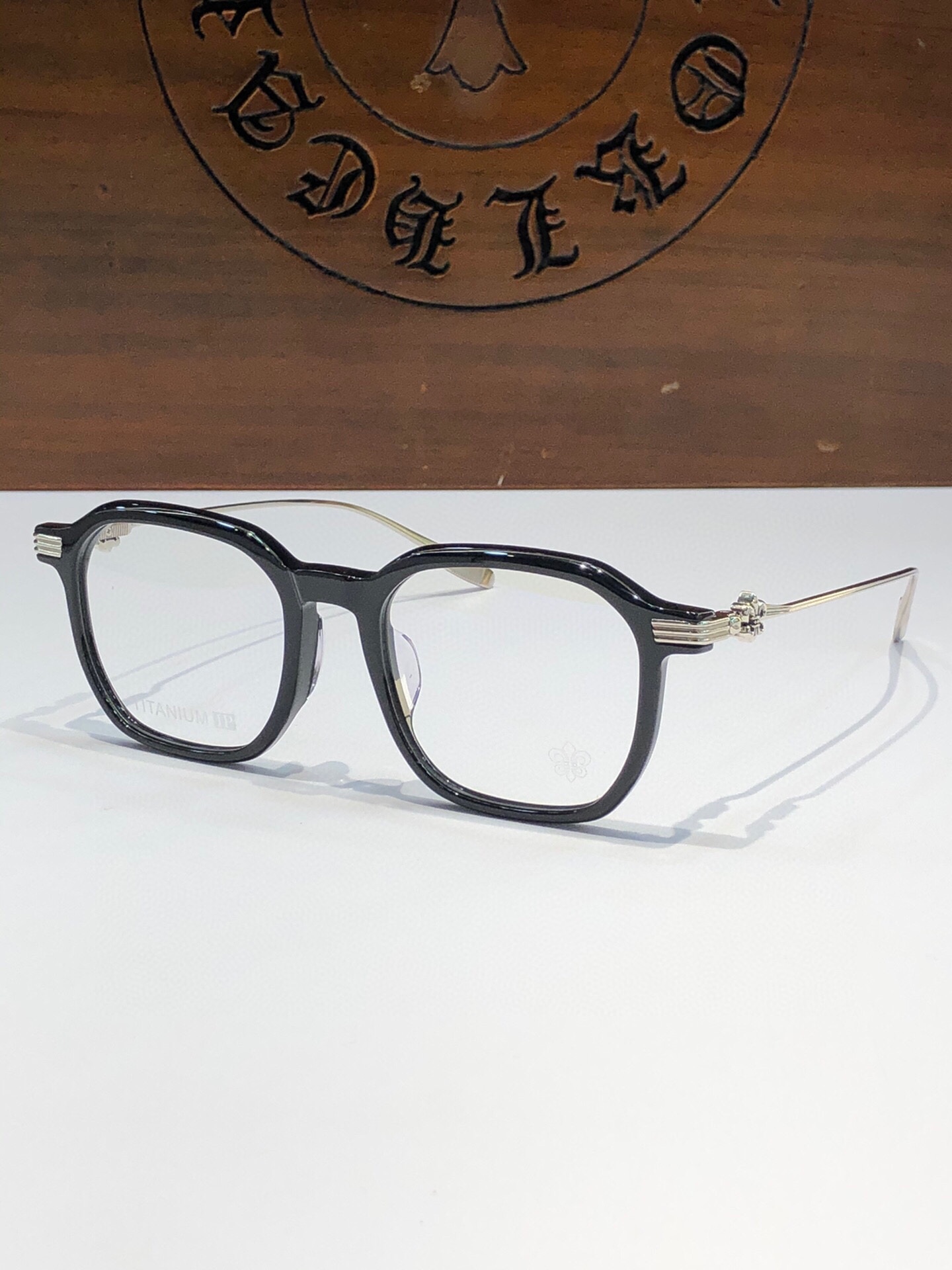  🆕亚洲版！增高鼻托设计！简约大气方框型
搭配纯钛镜腿 百搭又舒适 进口板材颜色超美
CH8254 SI