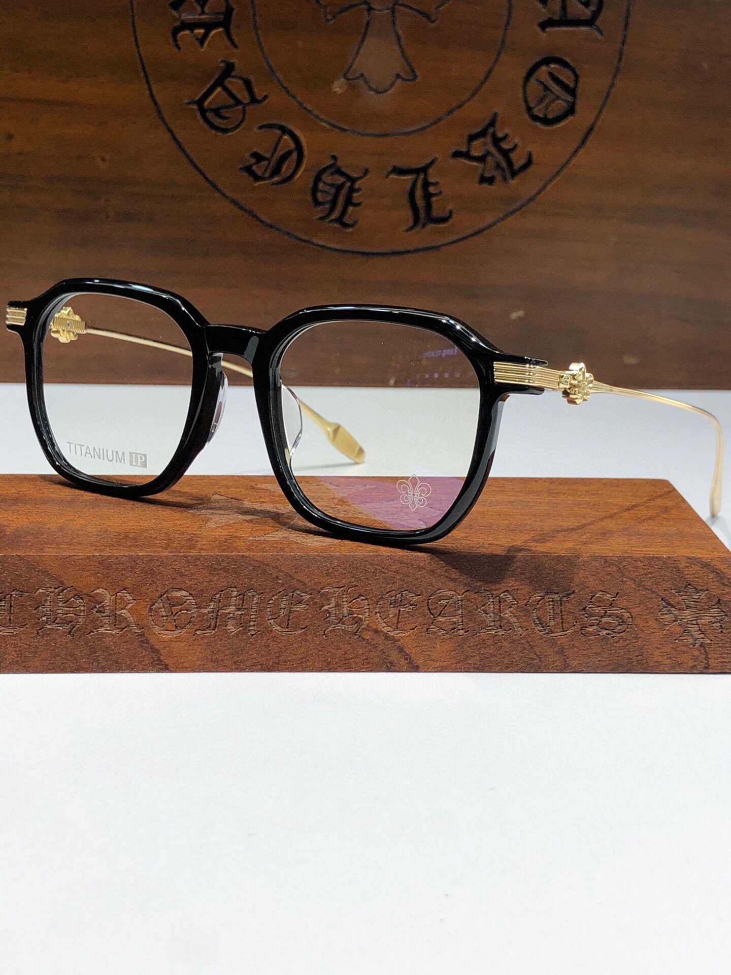  🆕亚洲版！增高鼻托设计！简约大气方框型
搭配纯钛镜腿 百搭又舒适 进口板材颜色超美
CH8254 SI