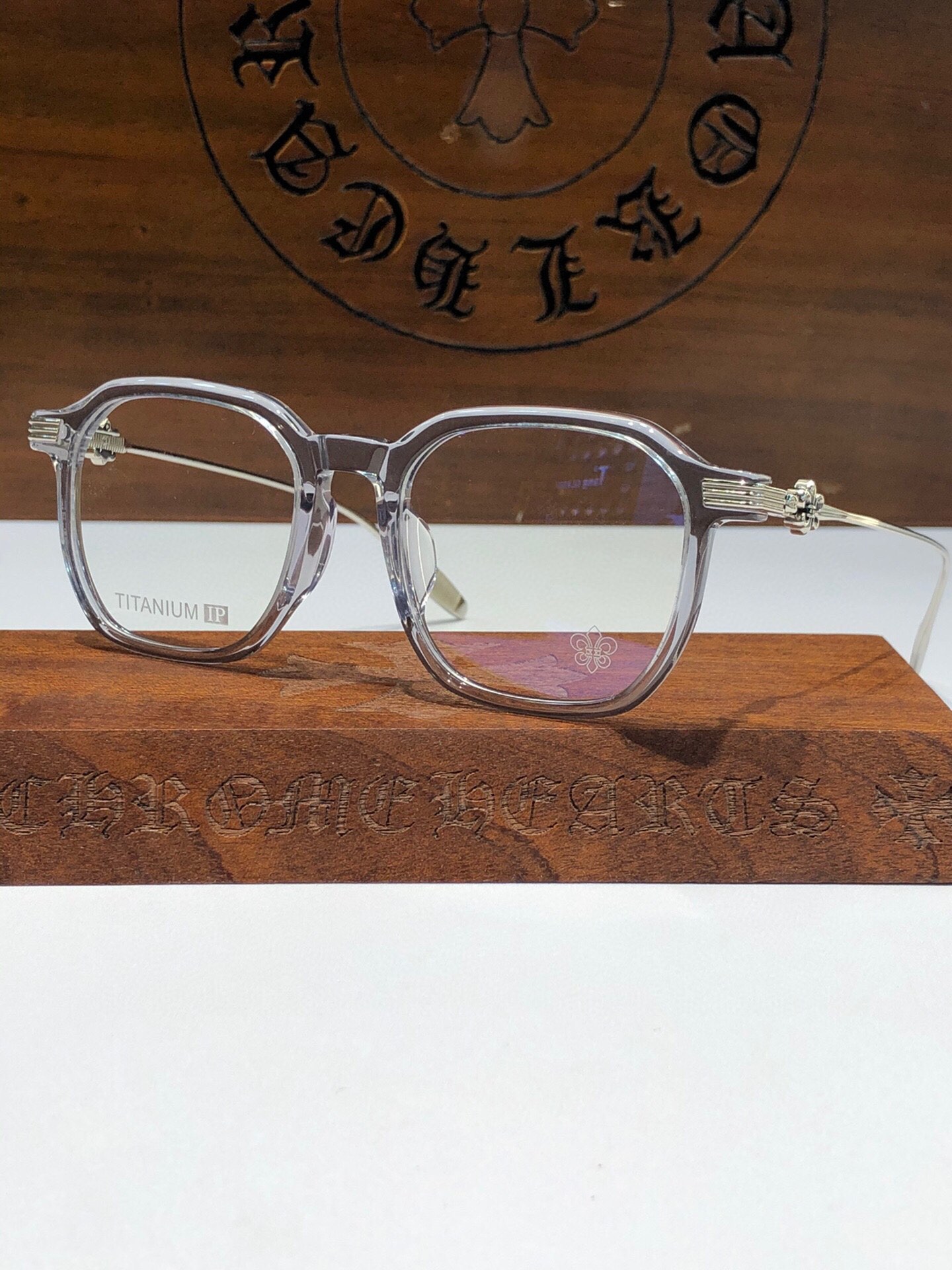  🆕亚洲版！增高鼻托设计！简约大气方框型
搭配纯钛镜腿 百搭又舒适 进口板材颜色超美
CH8254 SI