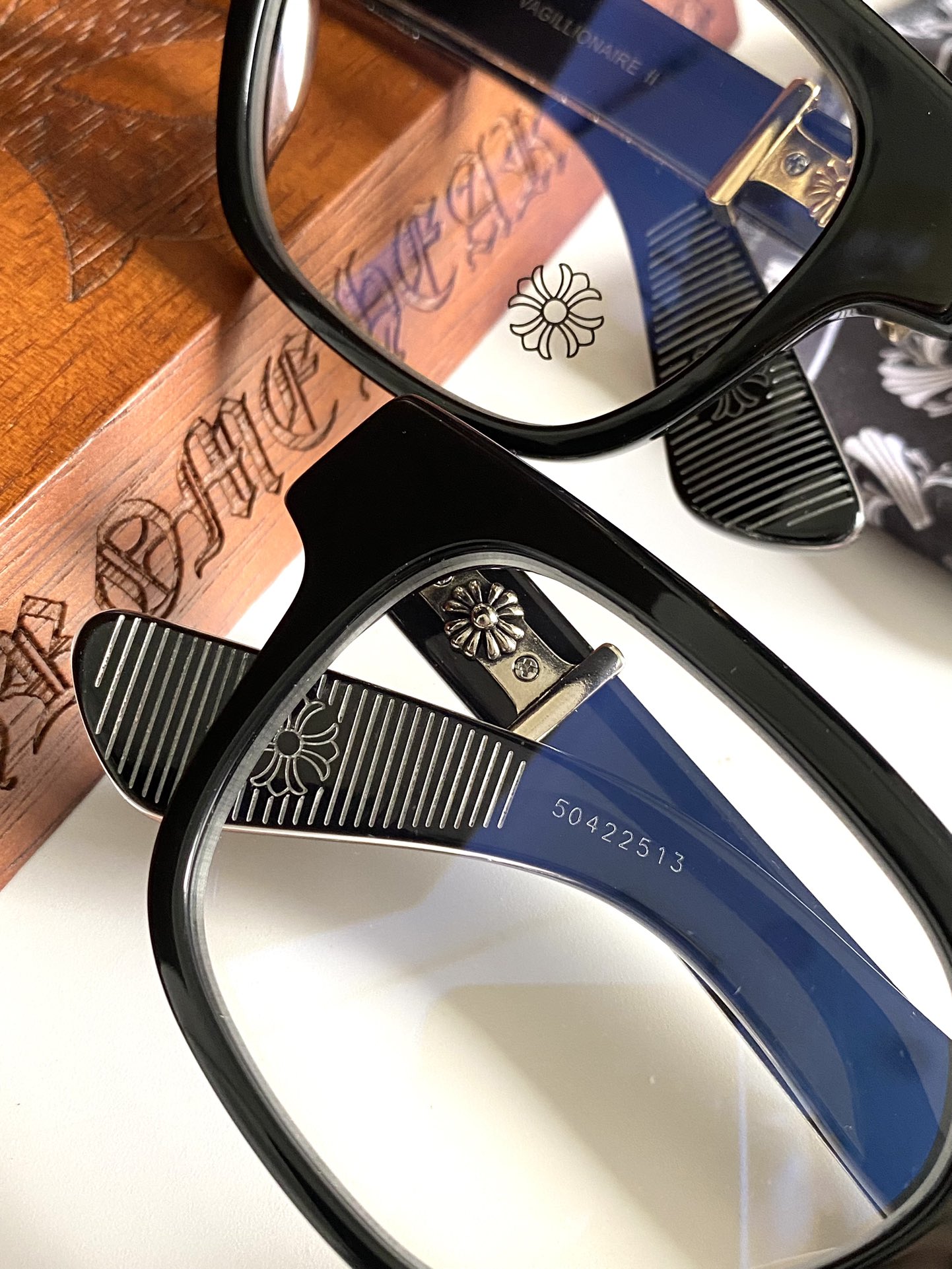  顶级原版定制款！每副都有独立编码 
CHROME HEART 高奢系列 眼镜界艺术精品 
意大利厚料精