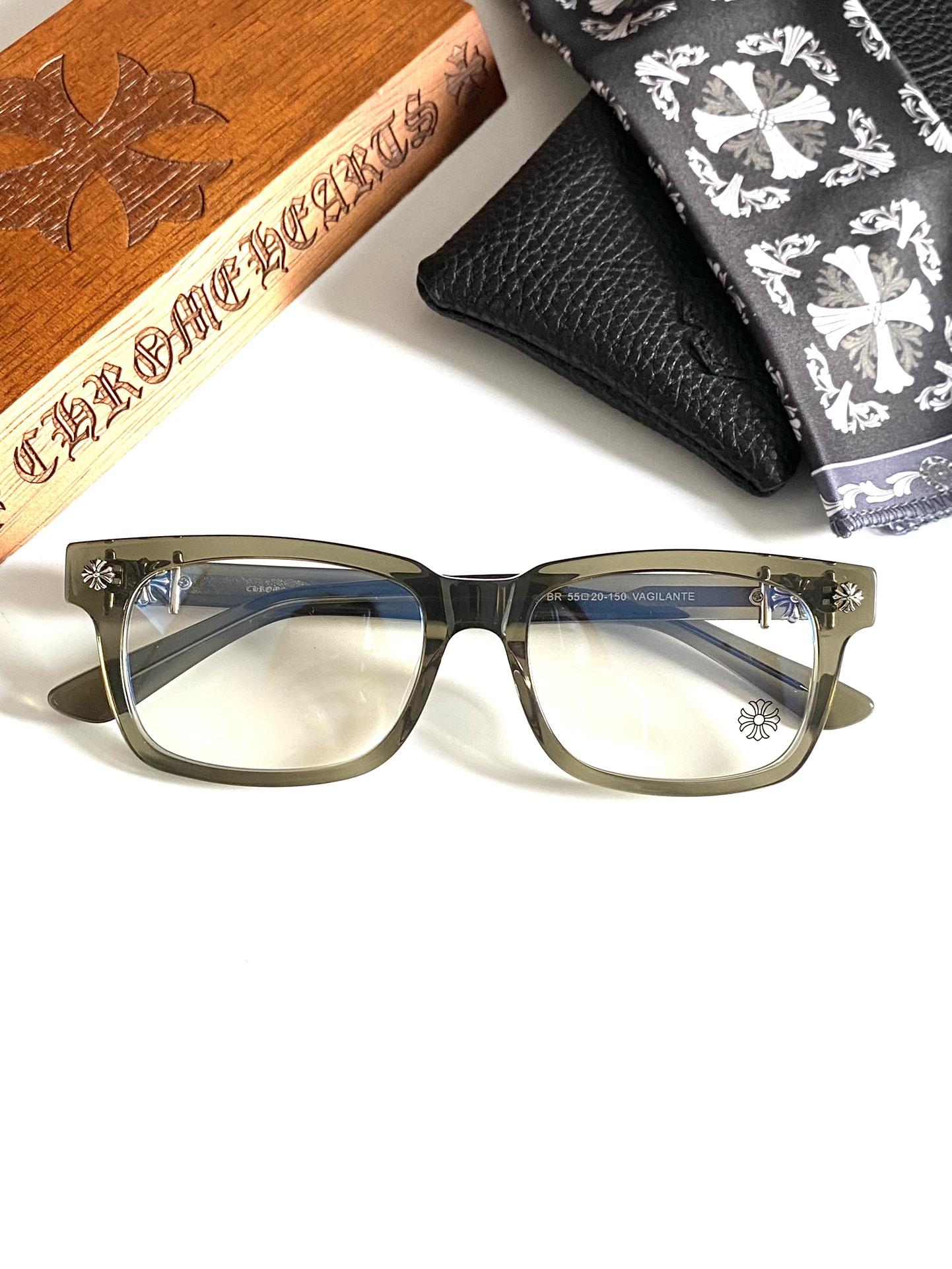  专柜同步！原版复刻精品
VAGILANTE 
SIZE：55-20-150
