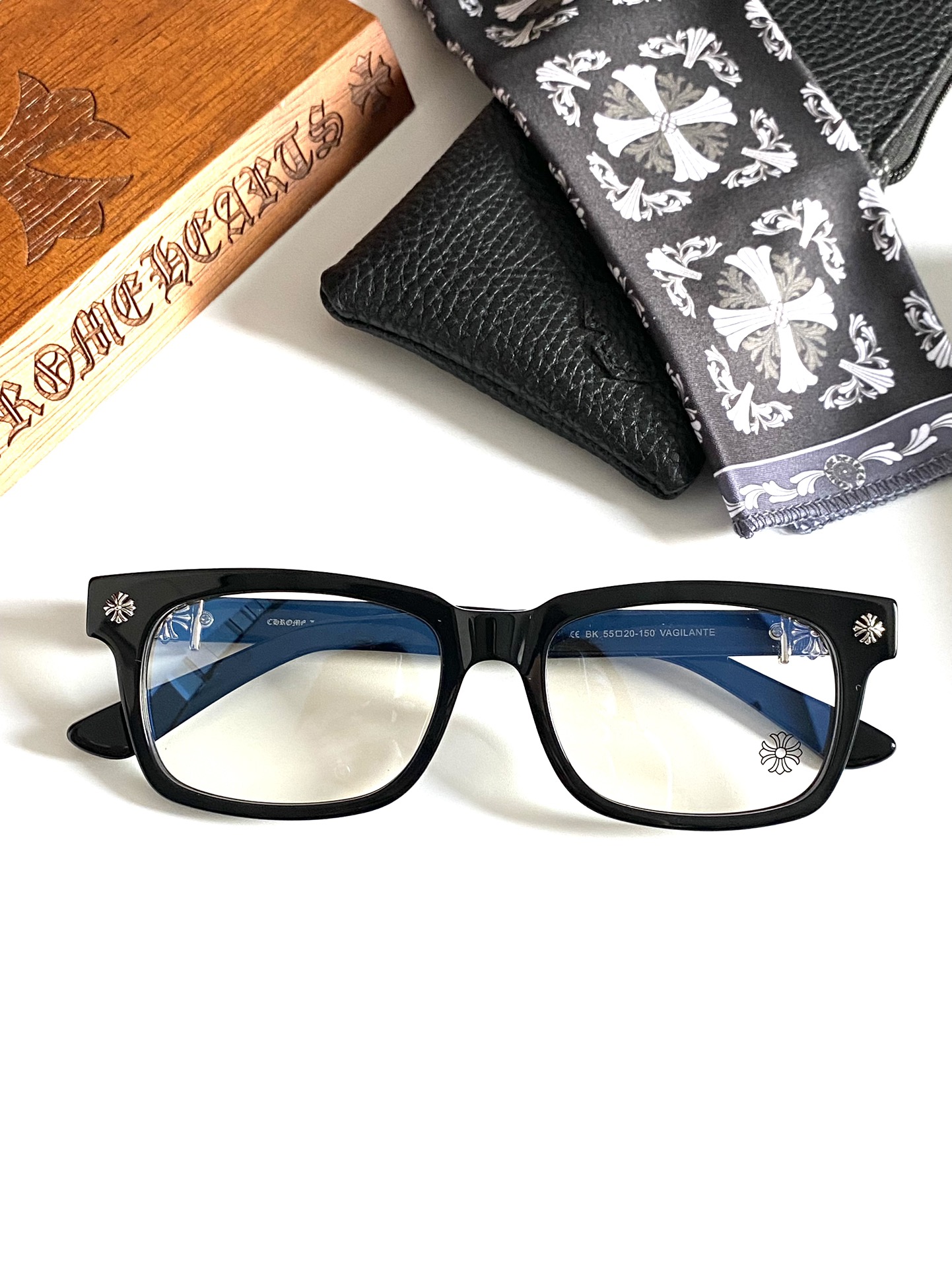  专柜同步！原版复刻精品
VAGILANTE 
SIZE：55-20-150
