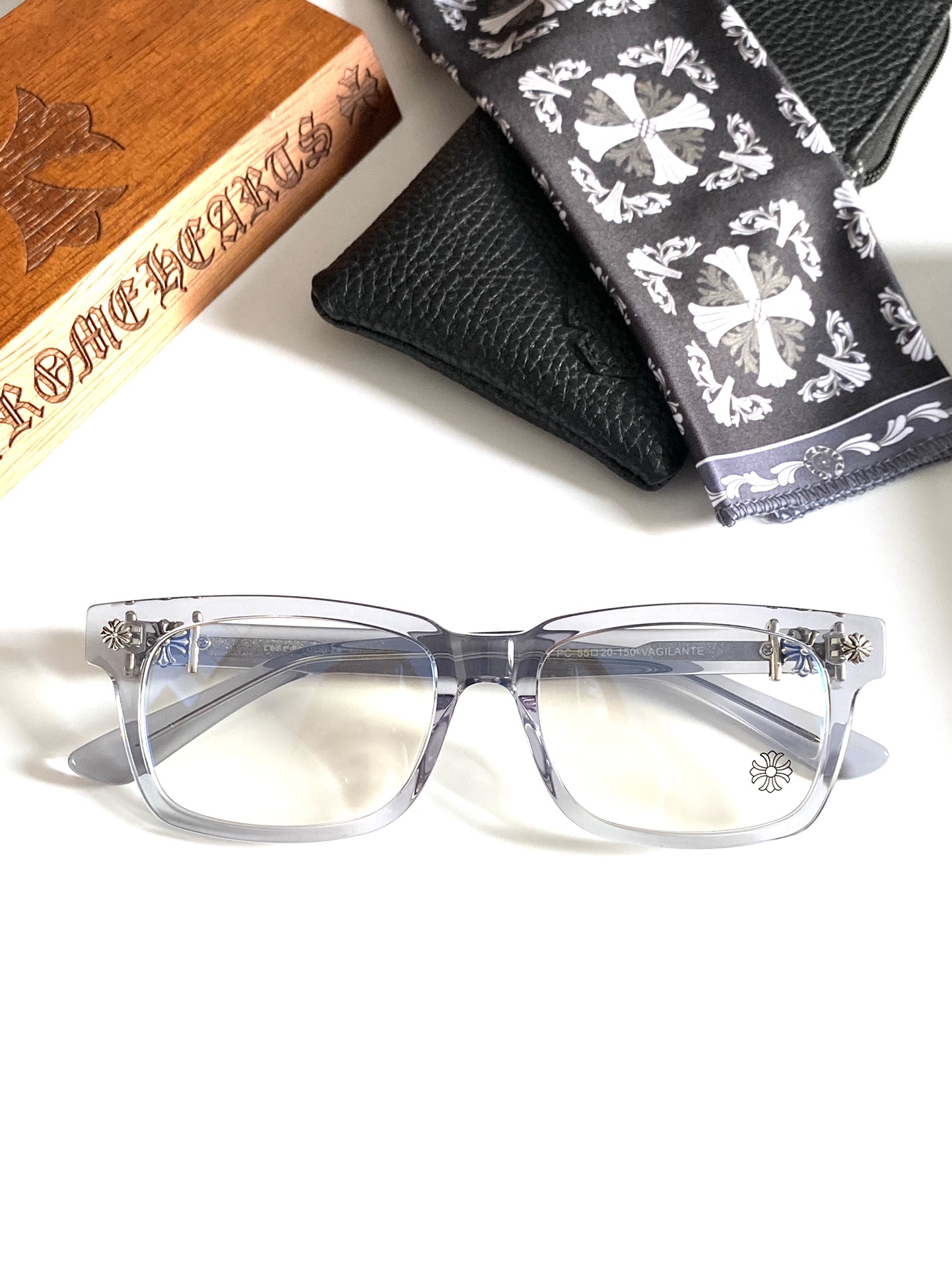  专柜同步！原版复刻精品
VAGILANTE 
SIZE：55-20-150
