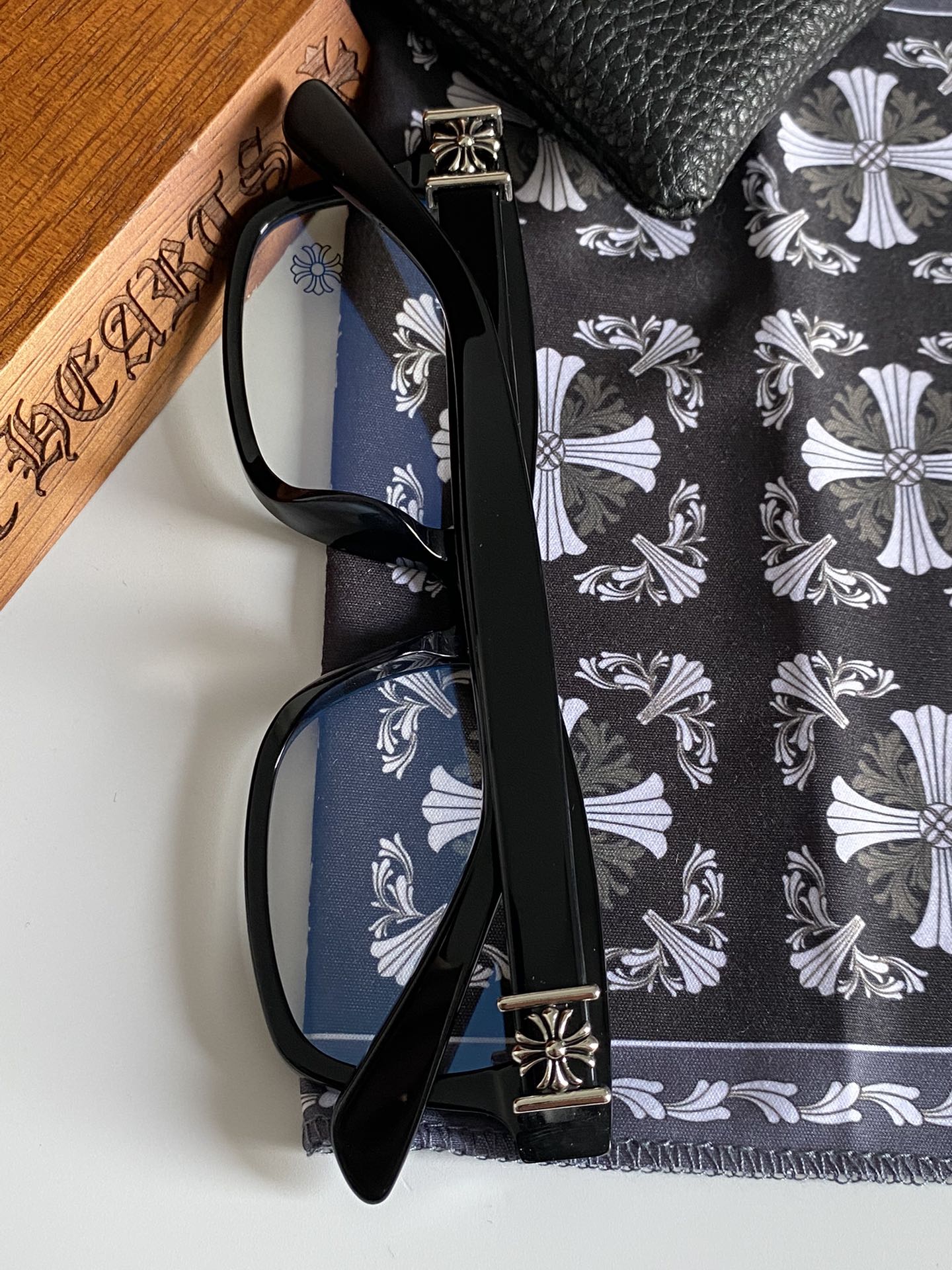  黑银色
专柜同步！原版复刻精品
VAGILANTE 
SIZE：55-20-150
