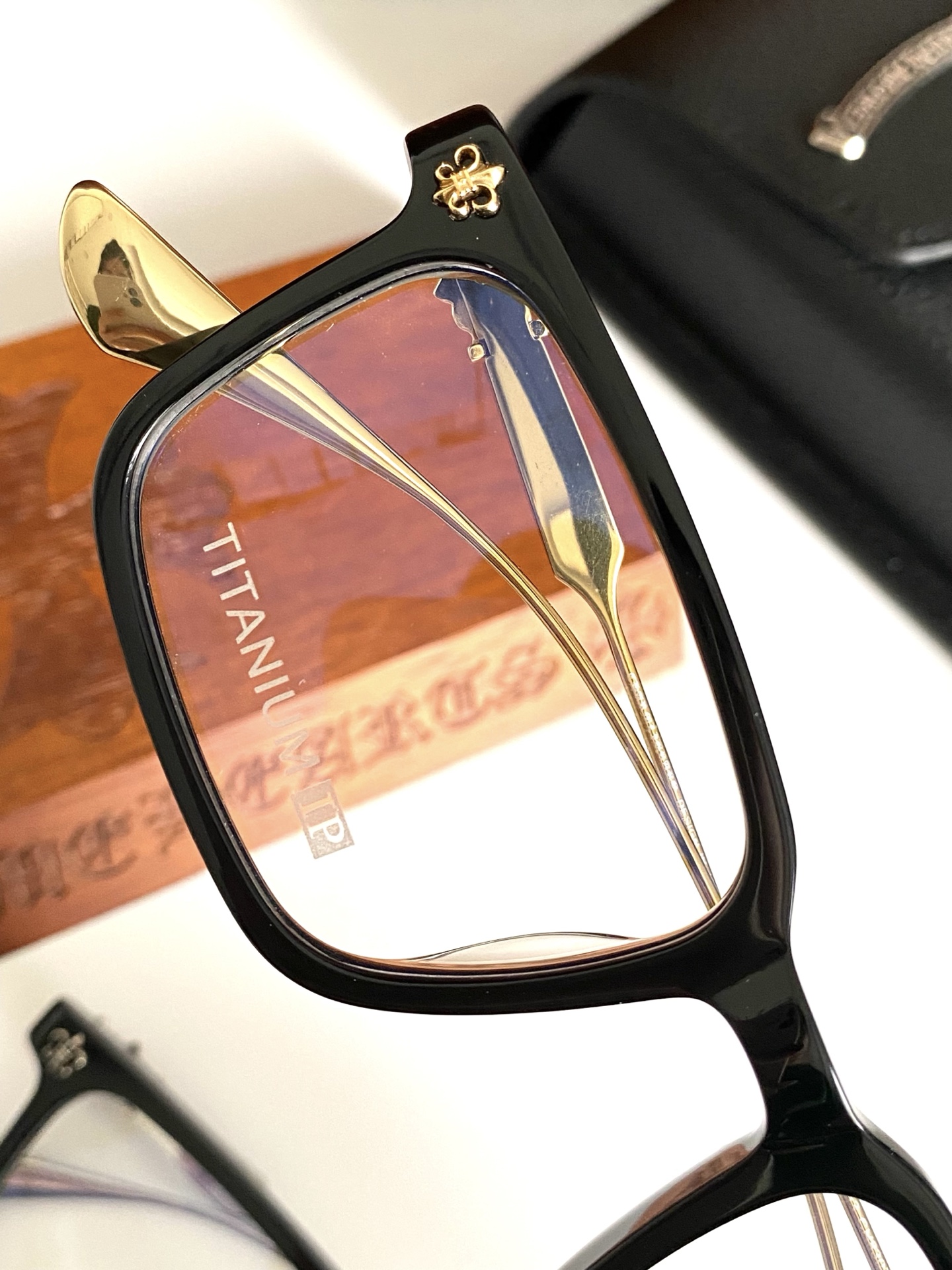  钛！💯新品上市！CHROME HEART
方框设计 简洁大气
CH8307 SIZE54-19-153