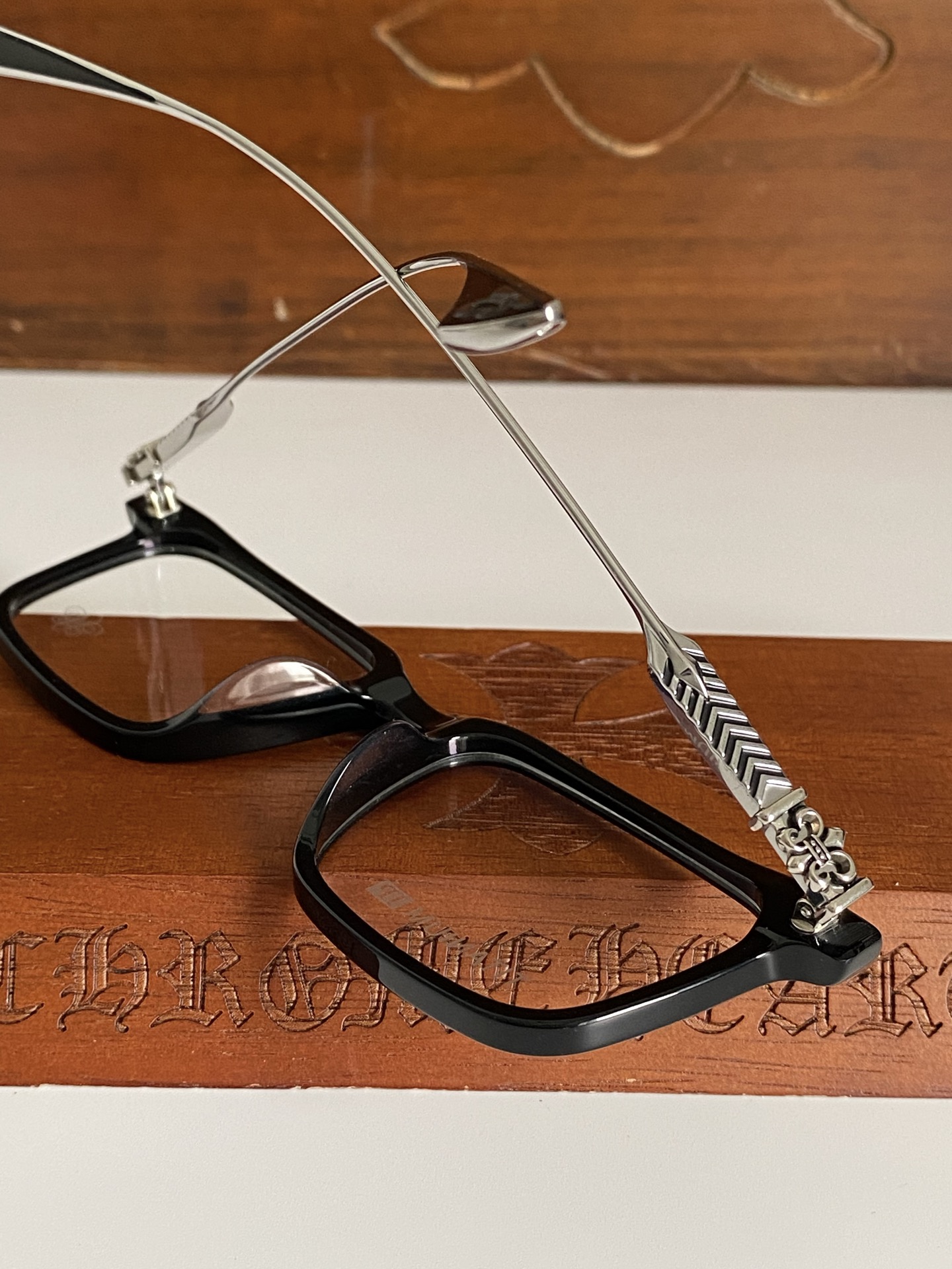  钛！💯新品上市！CHROME HEART
方框设计 简洁大气
CH8307 SIZE54-19-153