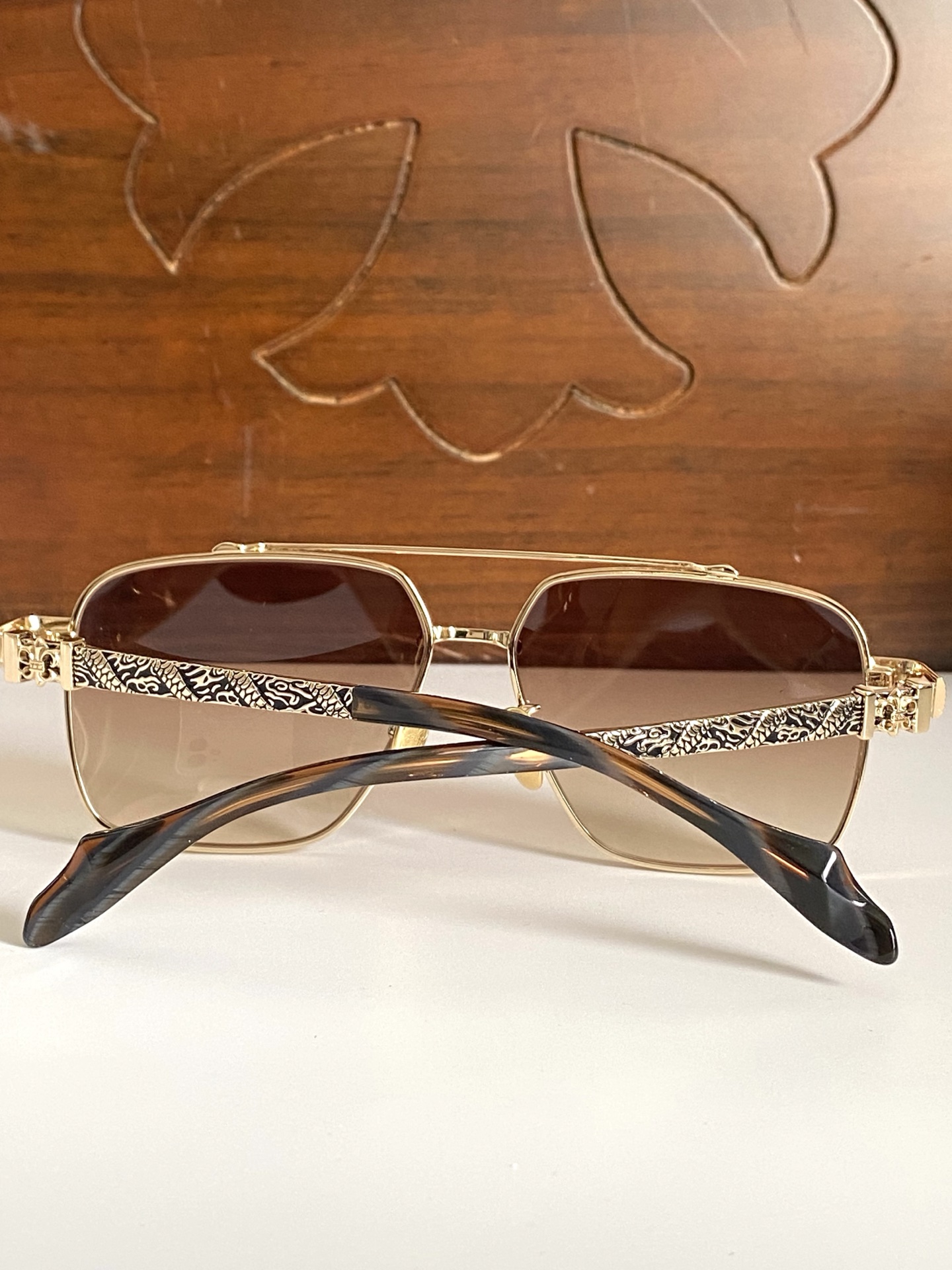  新款太阳镜🕶️ CHROME HEART
立体图纹纯钛镜腿 大气时尚
CH8309 SIZE：61-1