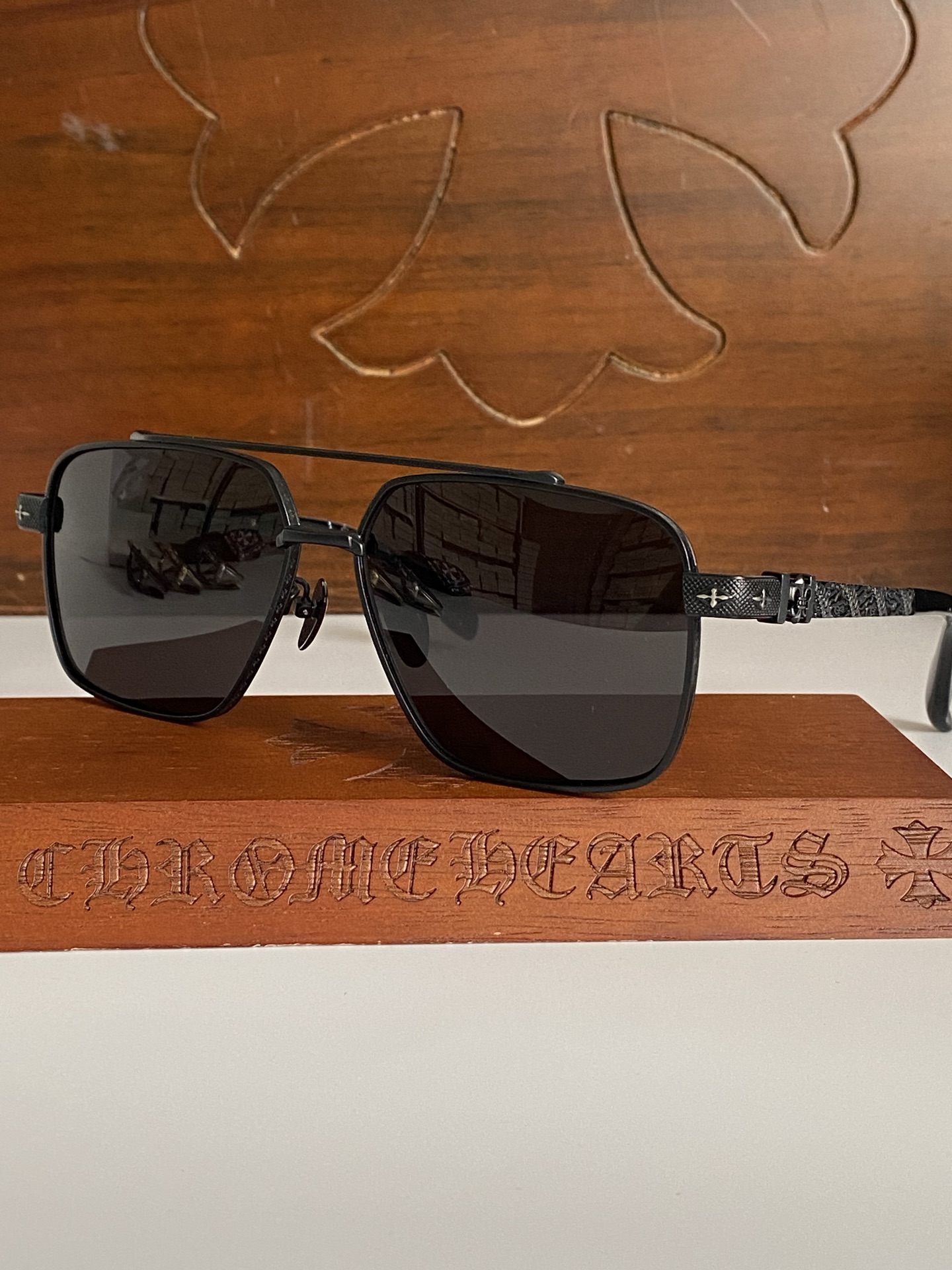  新款太阳镜🕶️ CHROME HEART
立体图纹纯钛镜腿 大气时尚
CH8309 SIZE：61-1