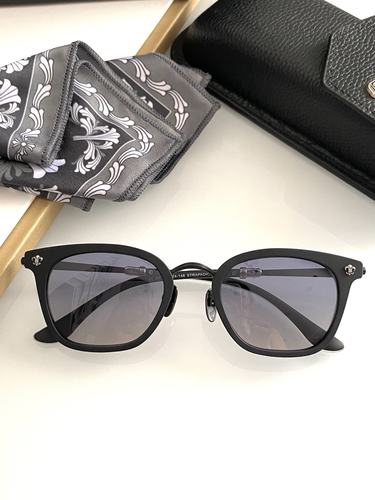 ¡Recomendado por Xiaohongshu! Gafas de sol de titanio puro🕶️ STRAPADICTOME con incrustaciones de [flor de escultismo] …