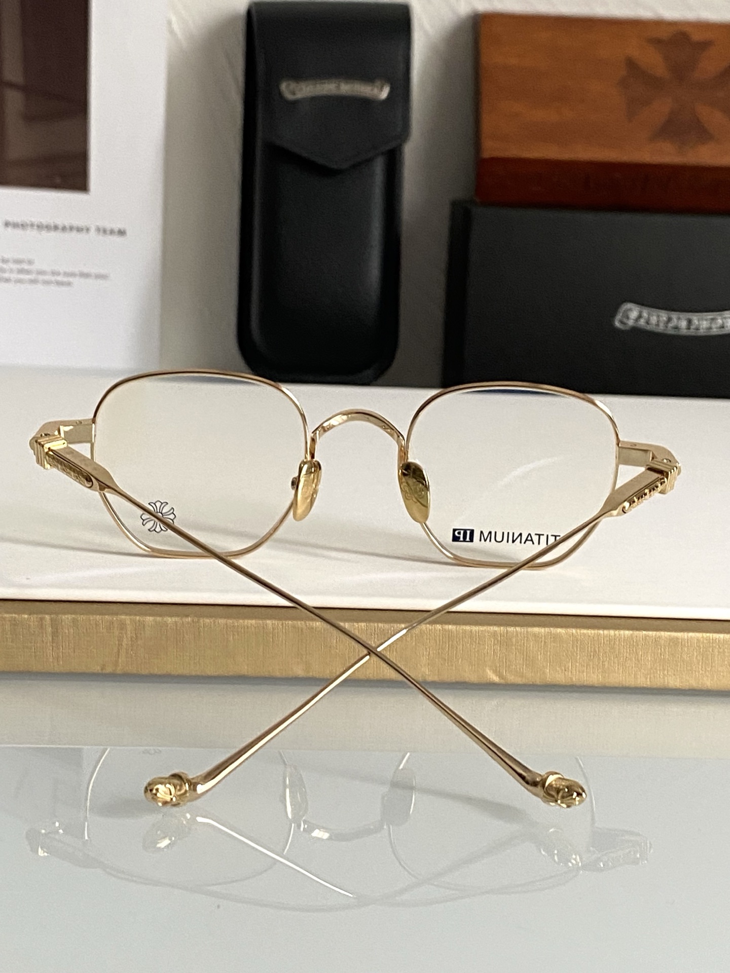 强烈推荐！顶级高端定制 厚钛特定五金配件跟足原版 内嵌式弹簧较链设计提高眼镜的可塑性 多边形框圈能更好的