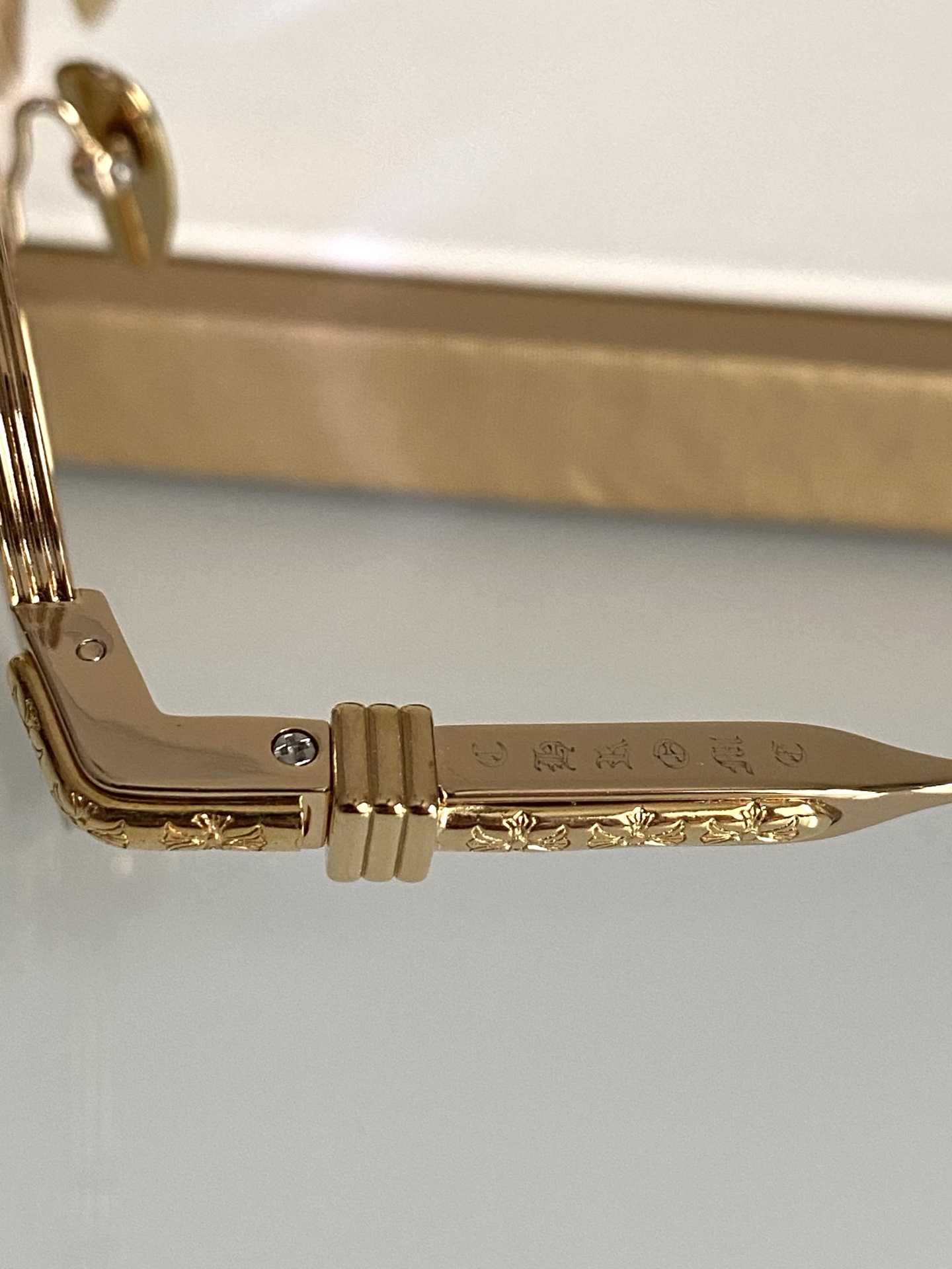 强烈推荐！顶级高端定制 厚钛特定五金配件跟足原版 内嵌式弹簧较链设计提高眼镜的可塑性 多边形框圈能更好的