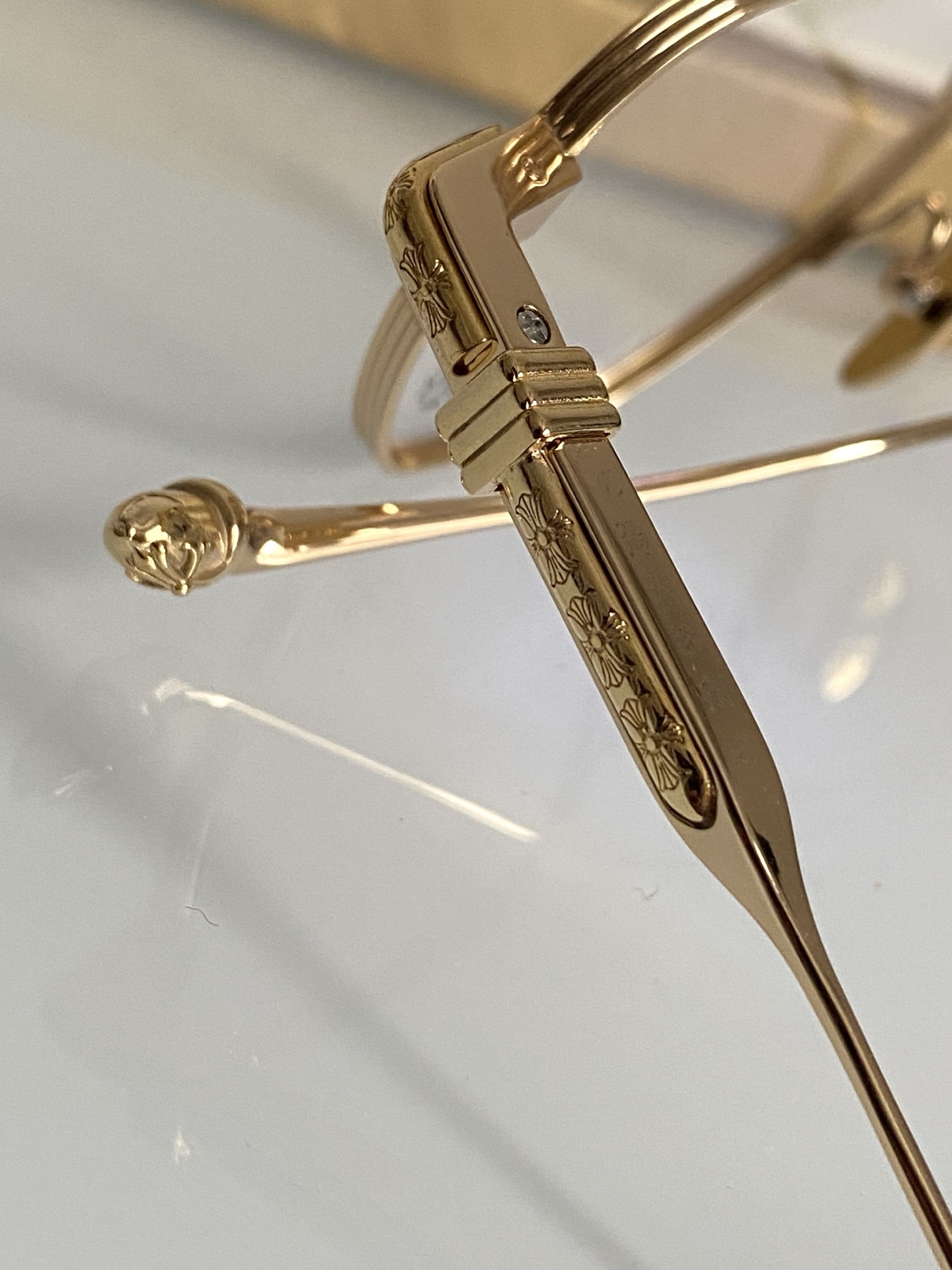 强烈推荐！顶级高端定制 厚钛特定五金配件跟足原版 内嵌式弹簧较链设计提高眼镜的可塑性 多边形框圈能更好的