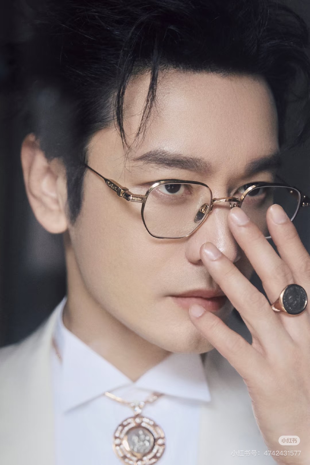 黄晓明最新佩戴 强烈推荐！顶级高端定制 厚钛特定五金配件跟足原版 内嵌式弹簧较链设计提高眼镜的可塑性 多