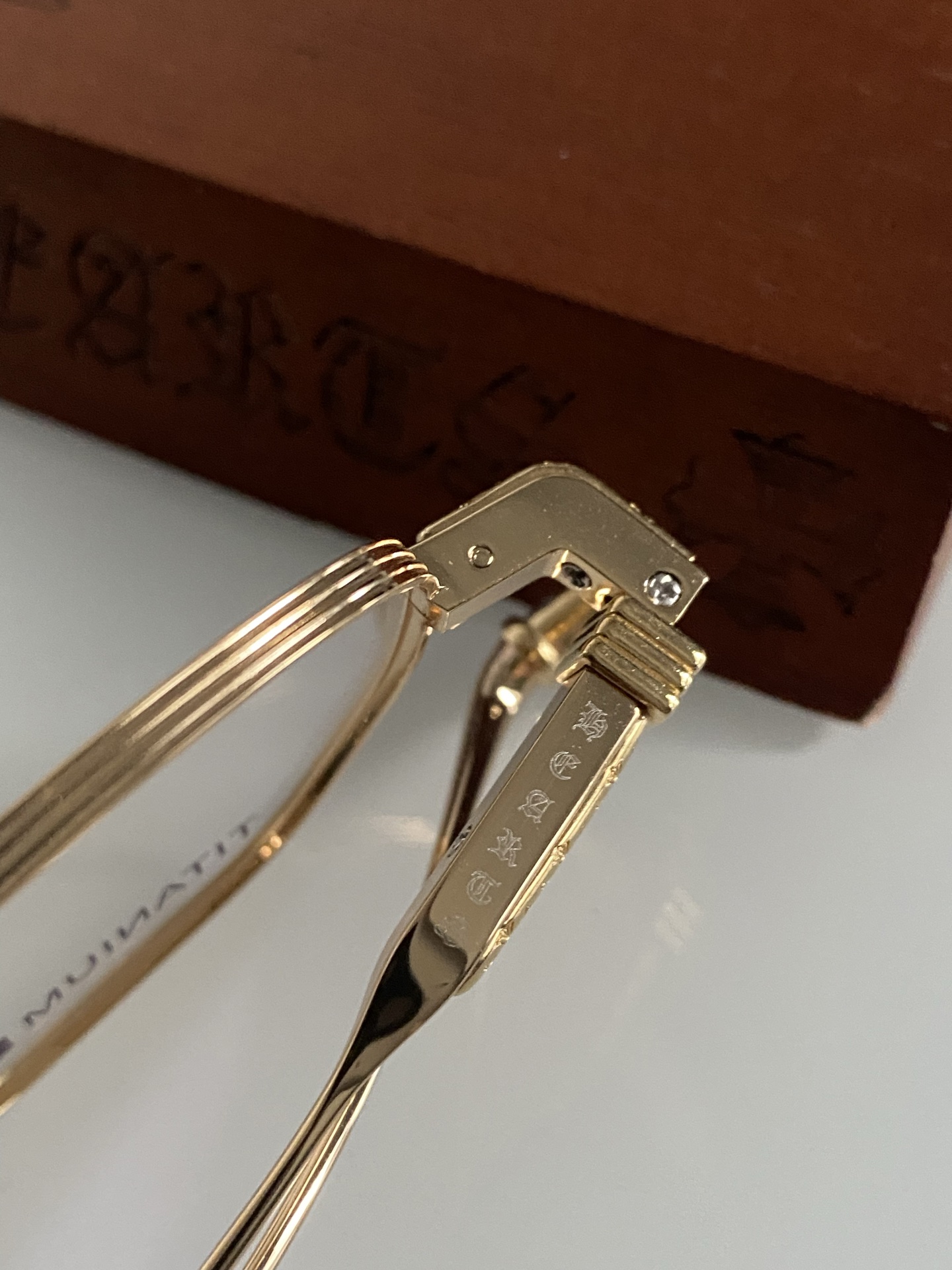 黄晓明最新佩戴 强烈推荐！顶级高端定制 厚钛特定五金配件跟足原版 内嵌式弹簧较链设计提高眼镜的可塑性 多