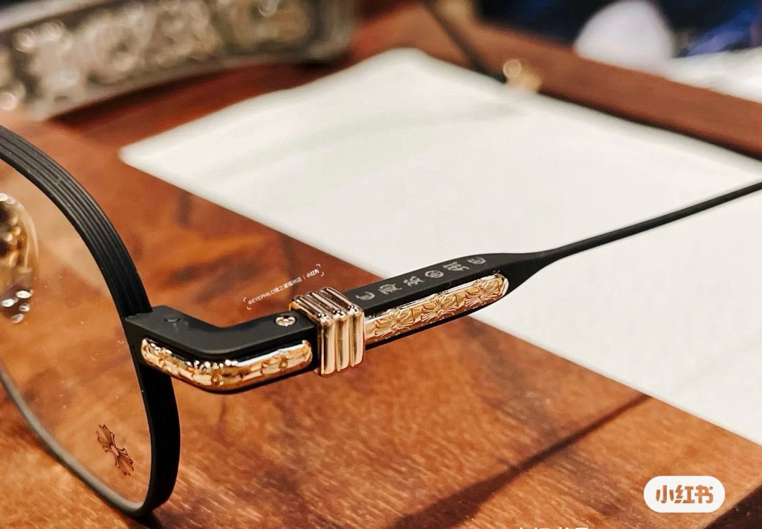 强烈推荐！顶级高端定制 厚钛特定五金配件跟足原版 内嵌式弹簧较链设计提高眼镜的可塑性 多边形框圈能更好的
