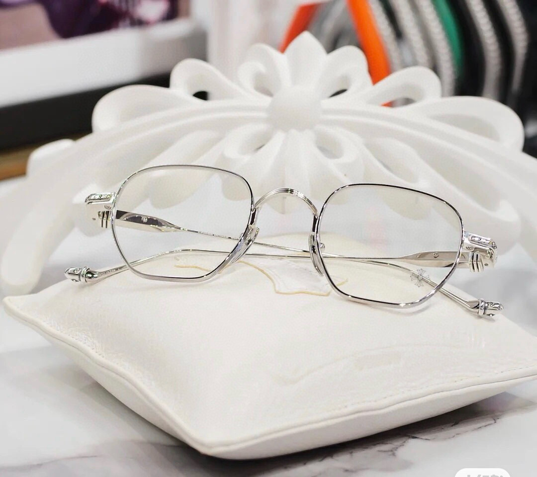 强烈推荐！顶级高端定制 厚钛特定五金配件跟足原版 内嵌式弹簧较链设计提高眼镜的可塑性 多边形框圈能更好的