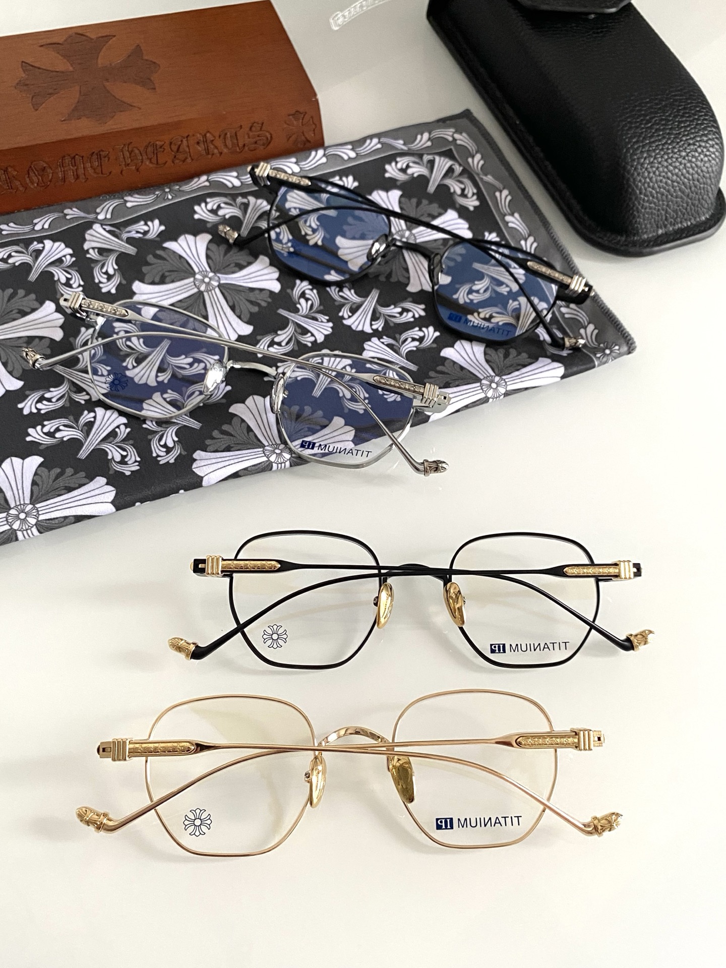 强烈推荐！顶级高端定制 厚钛特定五金配件跟足原版 内嵌式弹簧较链设计提高眼镜的可塑性 多边形框圈能更好的