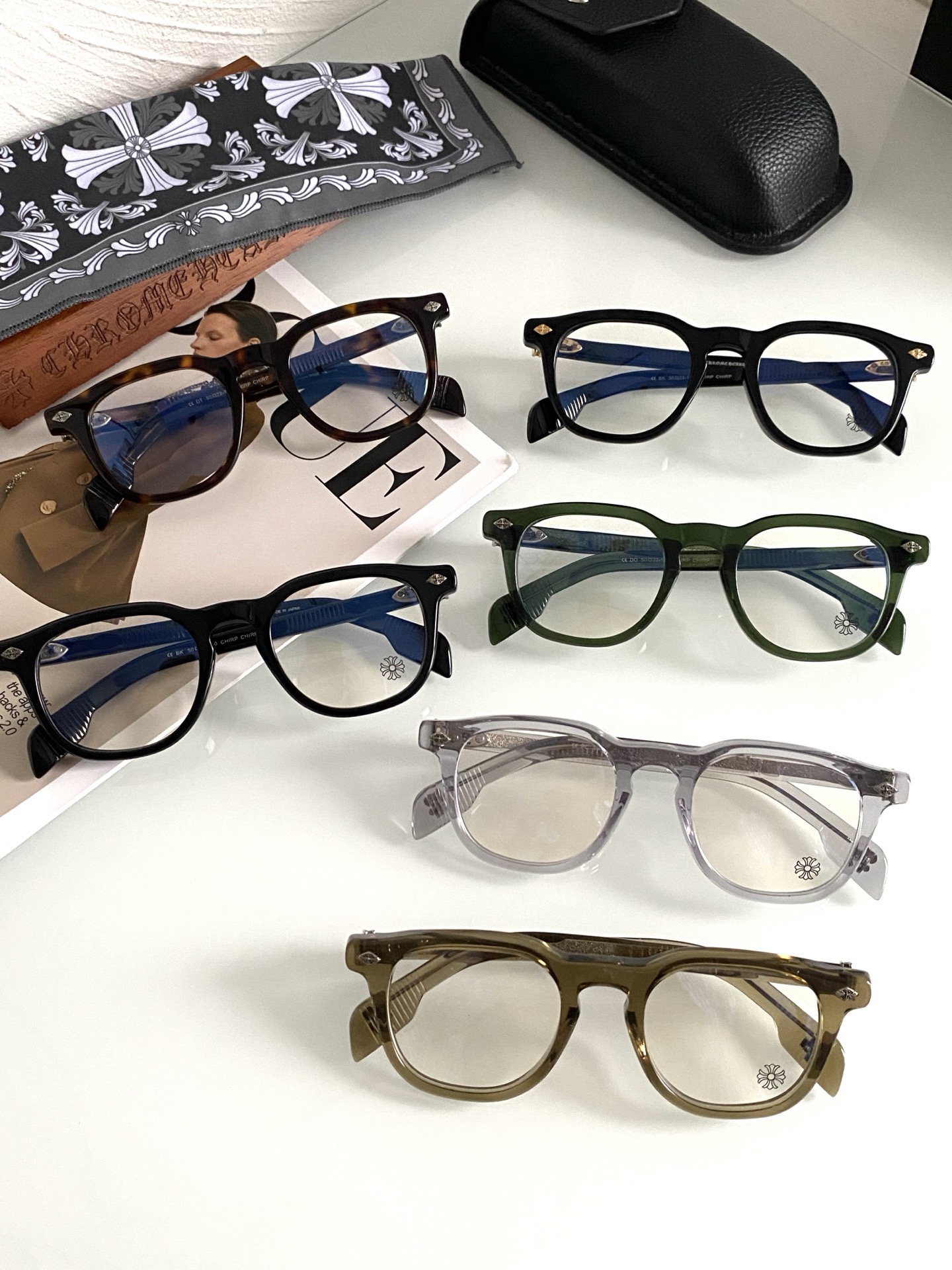 Foto de todos los colores Modelo: CHIRP CHIRP