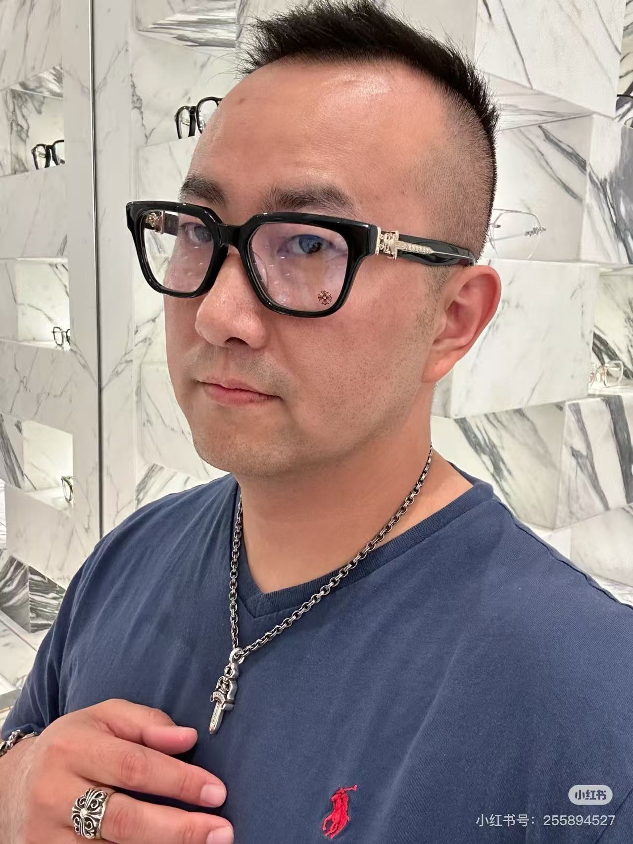  黑金色
顶级原版定制款！每副都有独立编码 
CHROME HEART 高奢系列 眼镜界艺术精品 
意大