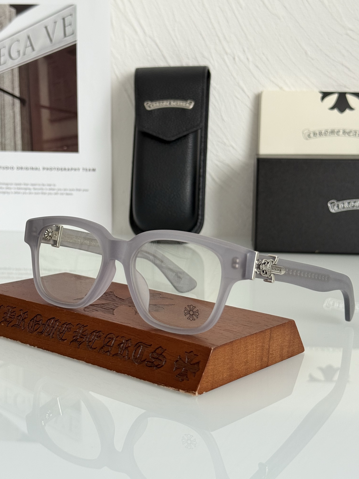  顶级原版定制款！每副都有独立编码 
CHROME HEART 高奢系列 眼镜界艺术精品 
意大利厚料精