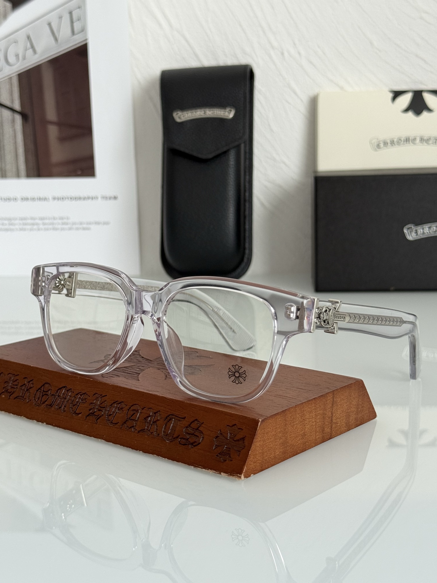  顶级原版定制款！每副都有独立编码 
CHROME HEART 高奢系列 眼镜界艺术精品 
意大利厚料精