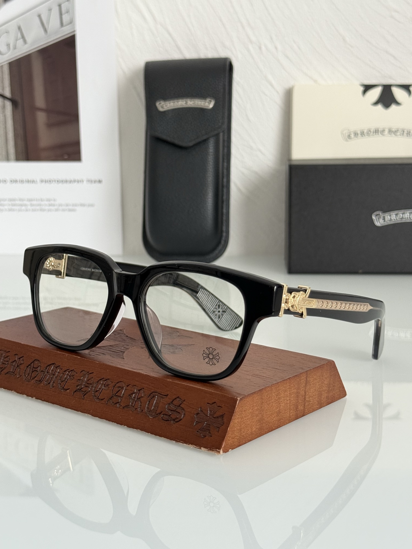  顶级原版定制款！每副都有独立编码 
CHROME HEART 高奢系列 眼镜界艺术精品 
意大利厚料精