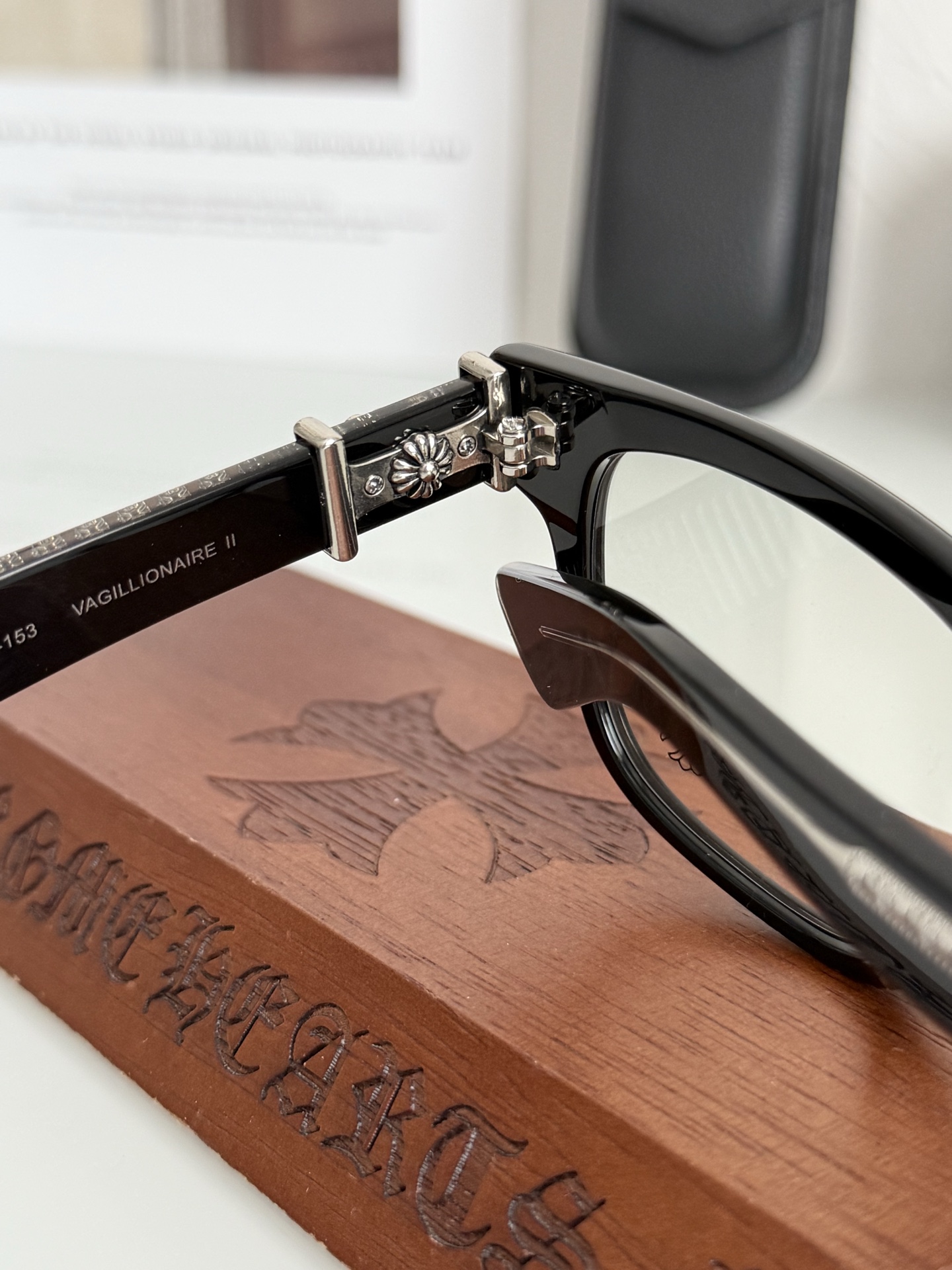  顶级原版定制款！每副都有独立编码 
CHROME HEART 高奢系列 眼镜界艺术精品 
意大利厚料精