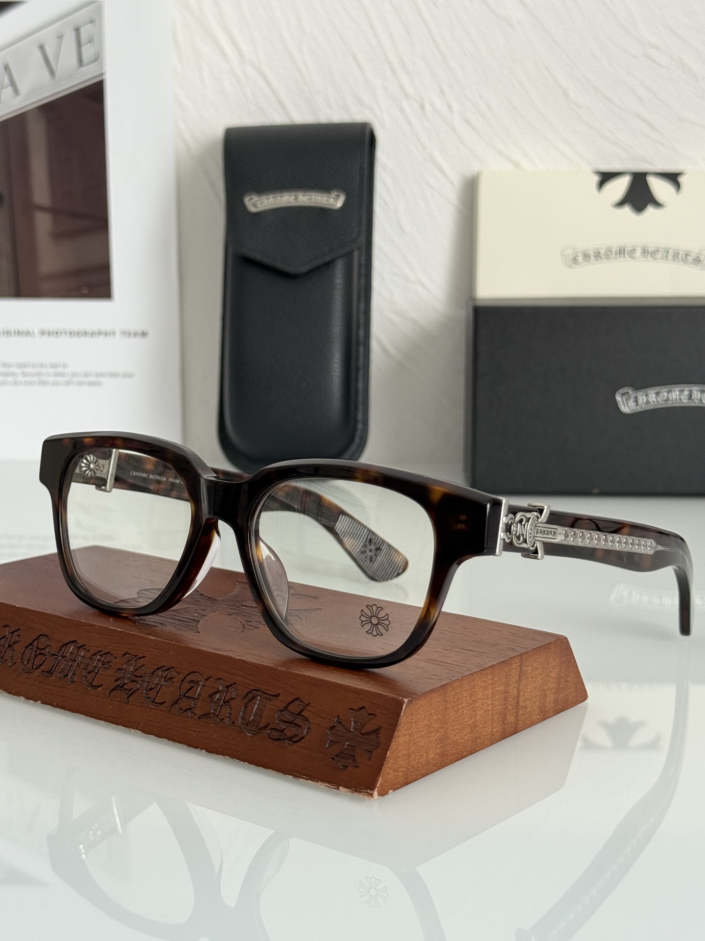  顶级原版定制款！每副都有独立编码 
CHROME HEART 高奢系列 眼镜界艺术精品 
意大利厚料精