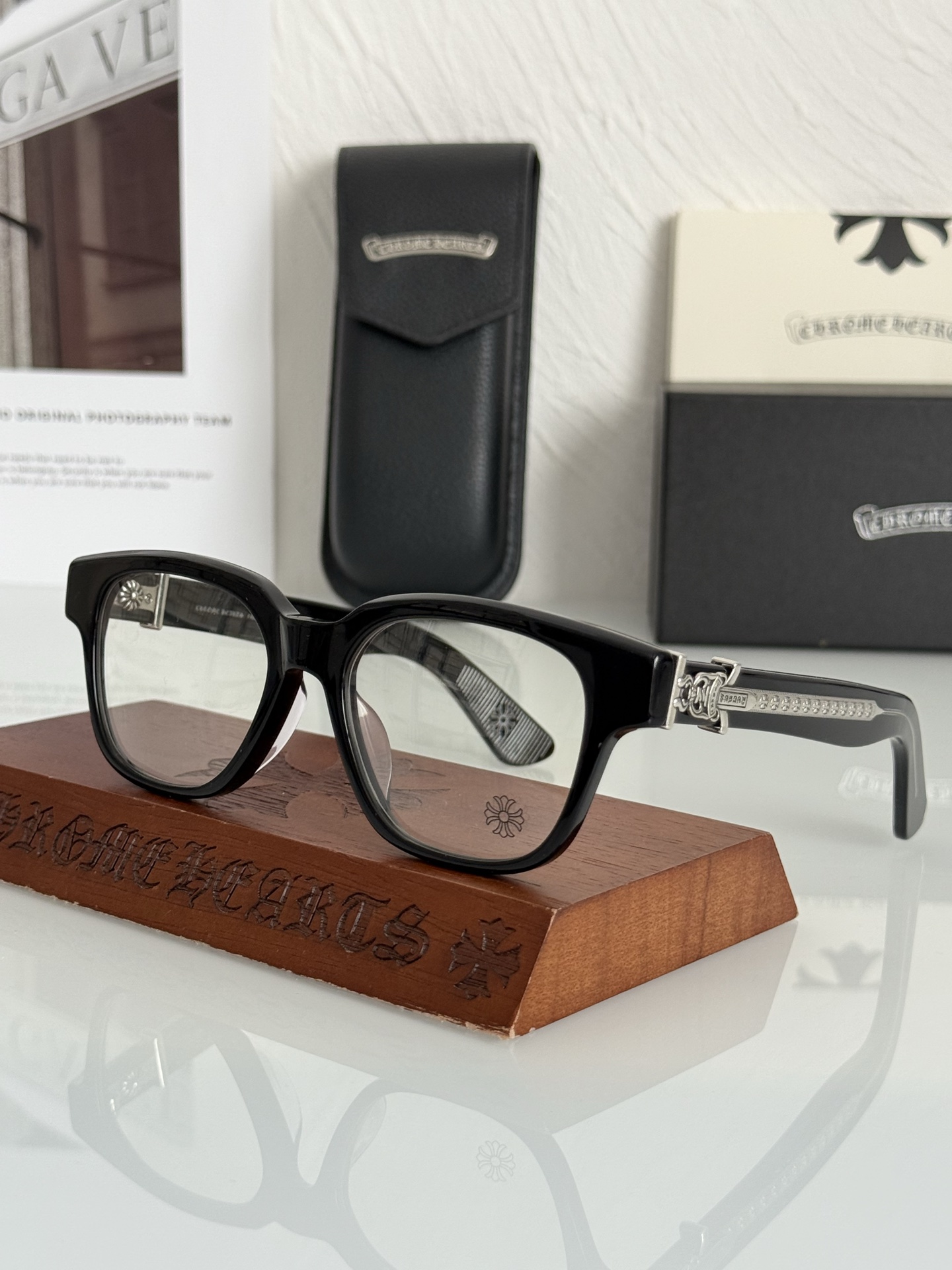  顶级原版定制款！每副都有独立编码 
CHROME HEART 高奢系列 眼镜界艺术精品 
意大利厚料精