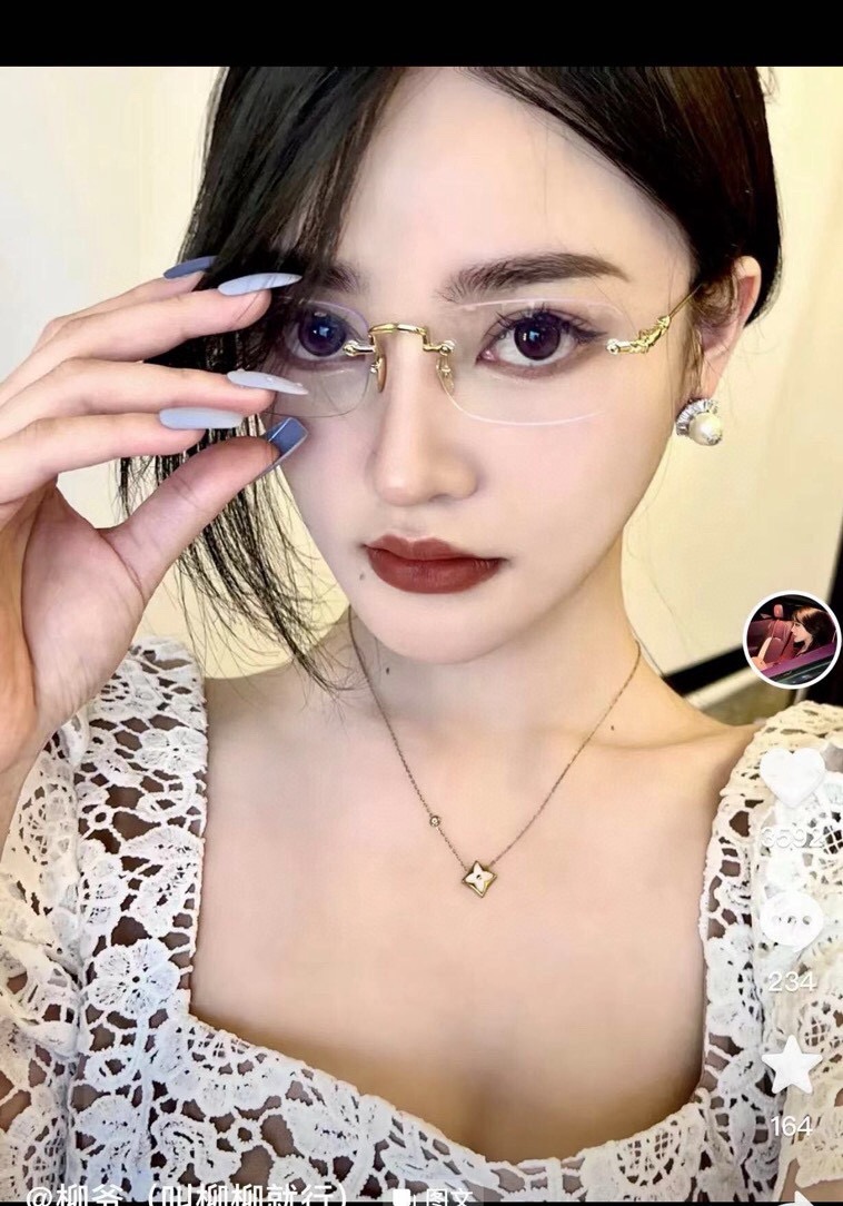 清冷系〰️王一博最新佩戴 CHROME HEARTSINNERGASMSIZE：55-20-145