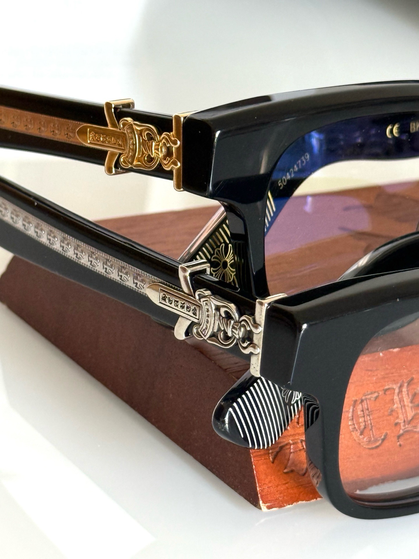 顶级原版定制款！每副都有独立编码 CHROME HEART 高奢系列 眼镜界艺术精品 意大利厚料精工制作