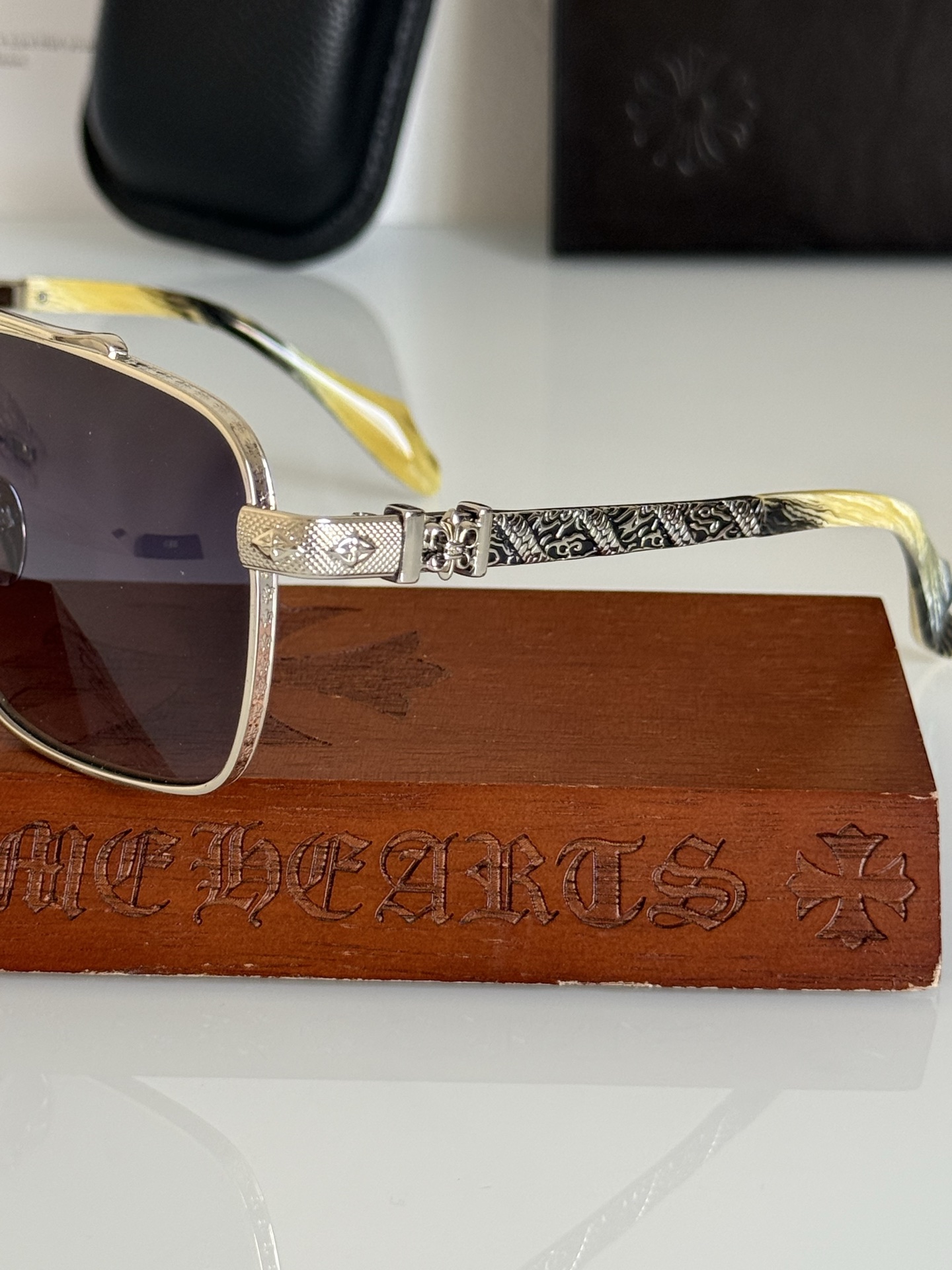 新款太阳镜🕶️ CHROME HEART立体图纹纯钛镜腿 大气时尚CH8309 SIZE：61-15-1
