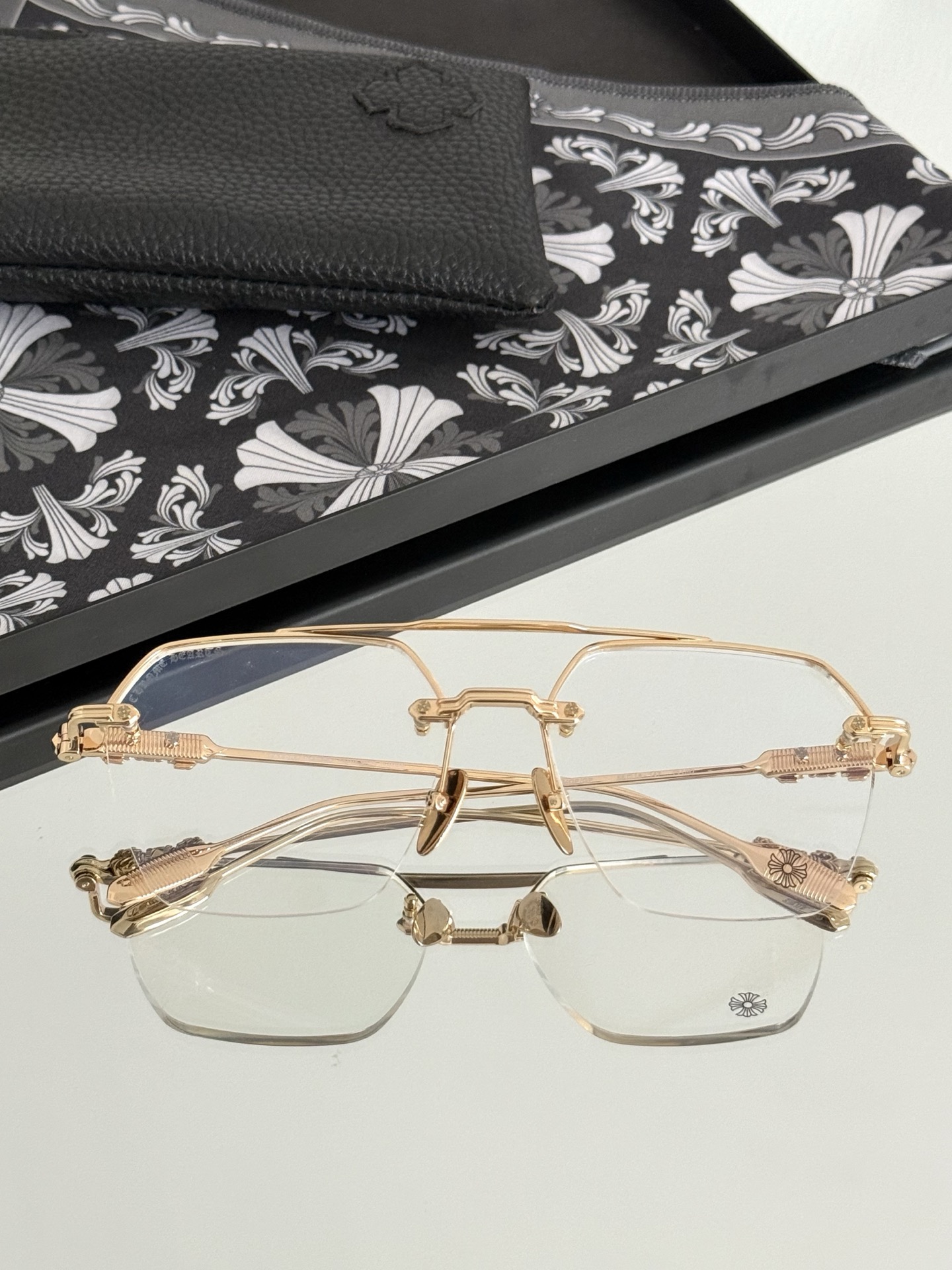 Réplica original de CHROME HEART! Diseño de polígono con doble puente integrado, lentes más estables y con es…
