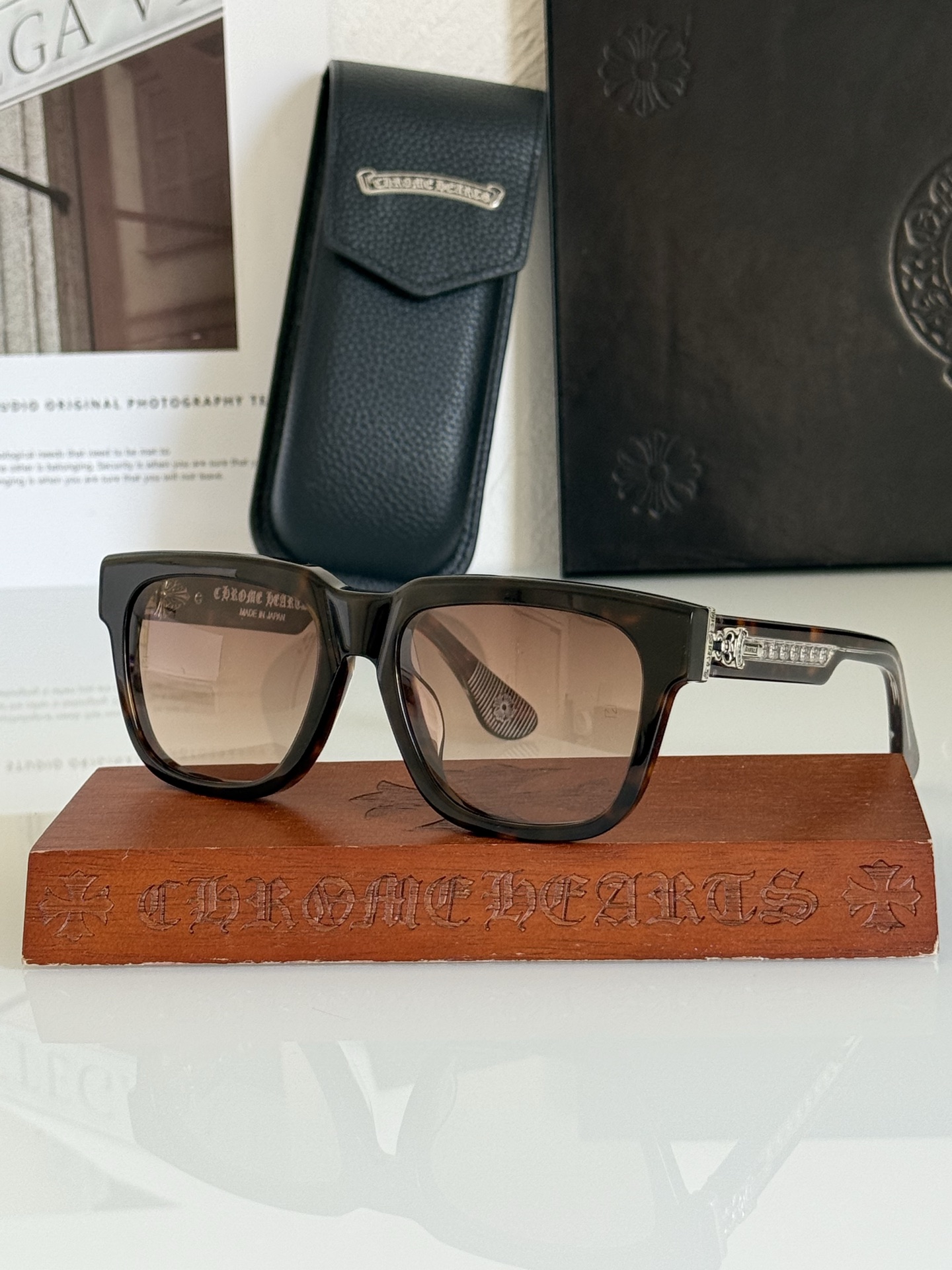 高品质 CHROME HEART原版蔡司镜片进口意大利板材制造 光泽细腻每副都有独立镭射编码 细节到位B