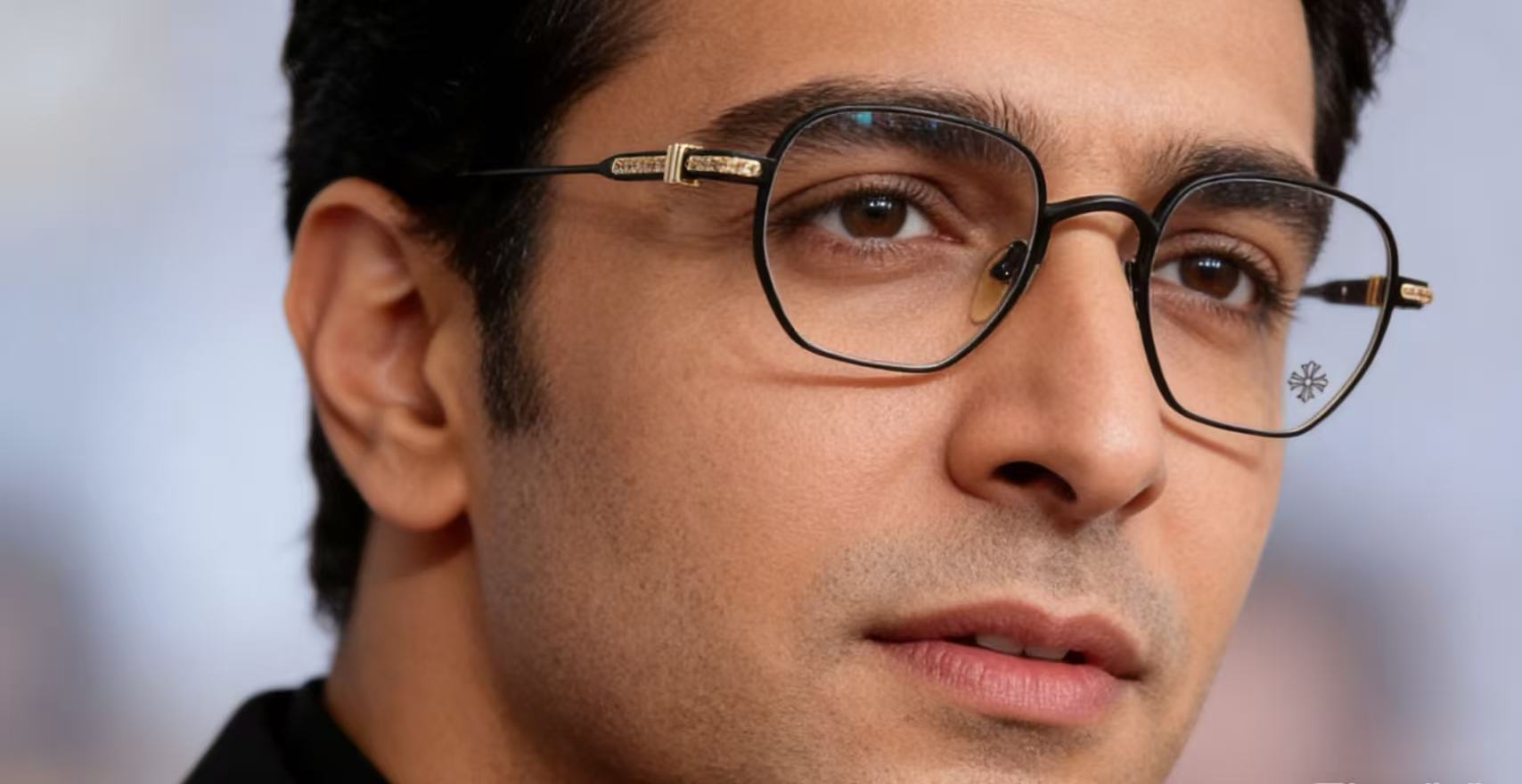 强烈推荐！顶级高端定制 厚钛特定五金配件跟足原版 内嵌式弹簧较链设计提高眼镜的可塑性 多边形框圈能更好的