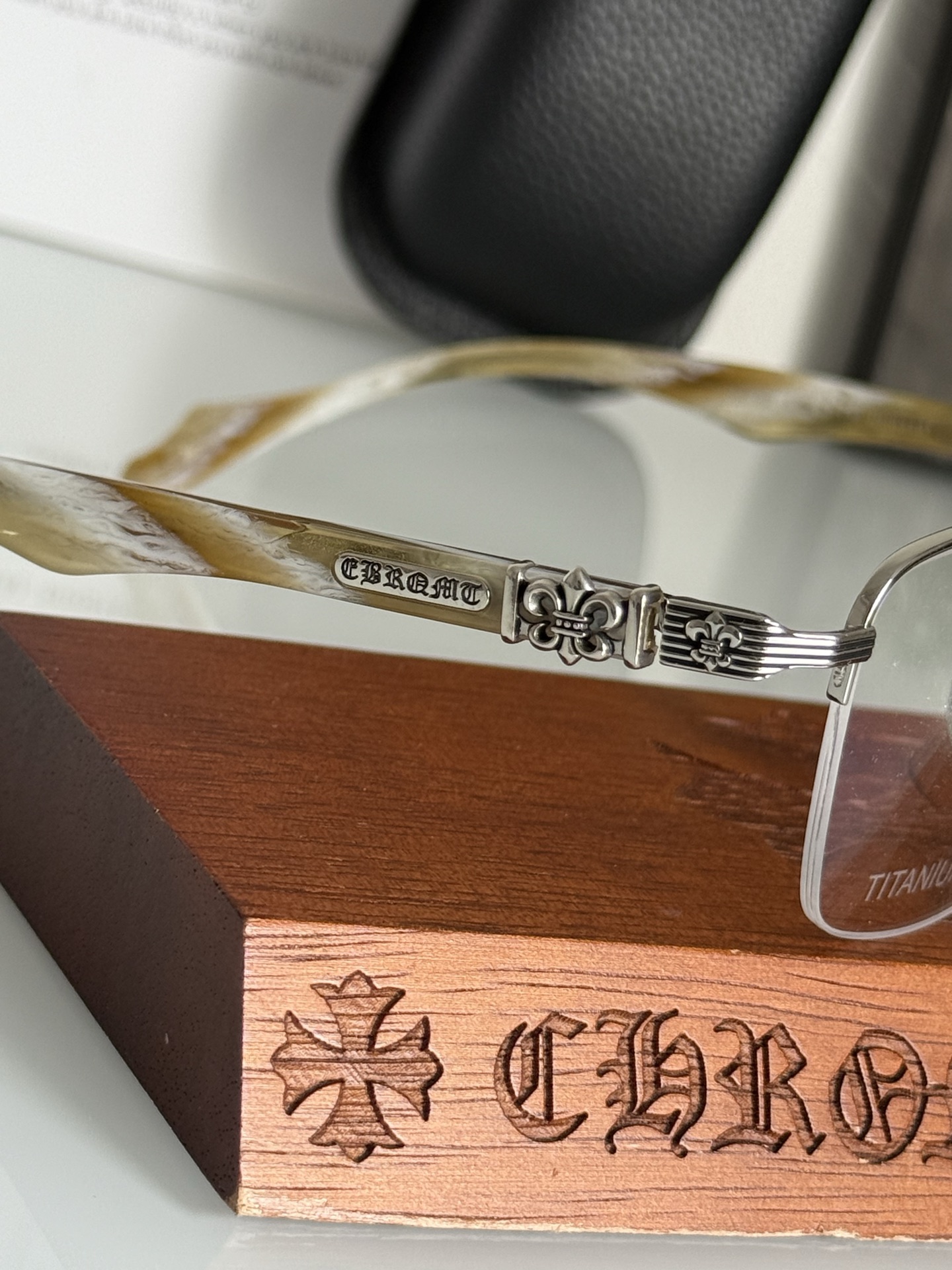 高档纯钛眼镜‼️CHROME HEART方正百搭款 厚边钛设计质感满分镜腿全部采用意大利进口板材制造高级