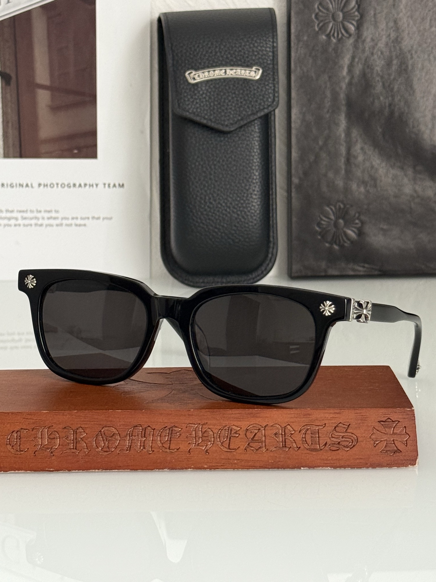 CHROMEHEART官网新作➕COX UCKER简约大方 很百搭的一款墨镜 男女可佩戴SIZE：52口