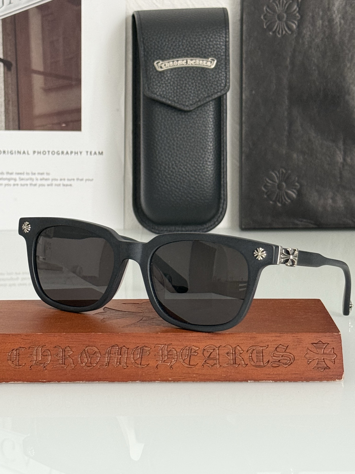 CHROMEHEART官网新作➕COX UCKER简约大方 很百搭的一款墨镜 男女可佩戴SIZE：52口